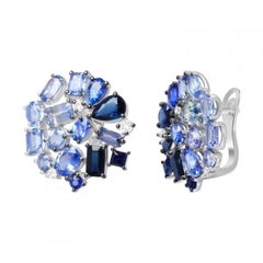 Boucles d'oreilles italiennes à couper le souffle en or blanc avec saphirs bleus et diamants pour elle