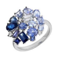Bague italienne à couper le souffle en or blanc avec saphirs bleus et diamants pour elle
