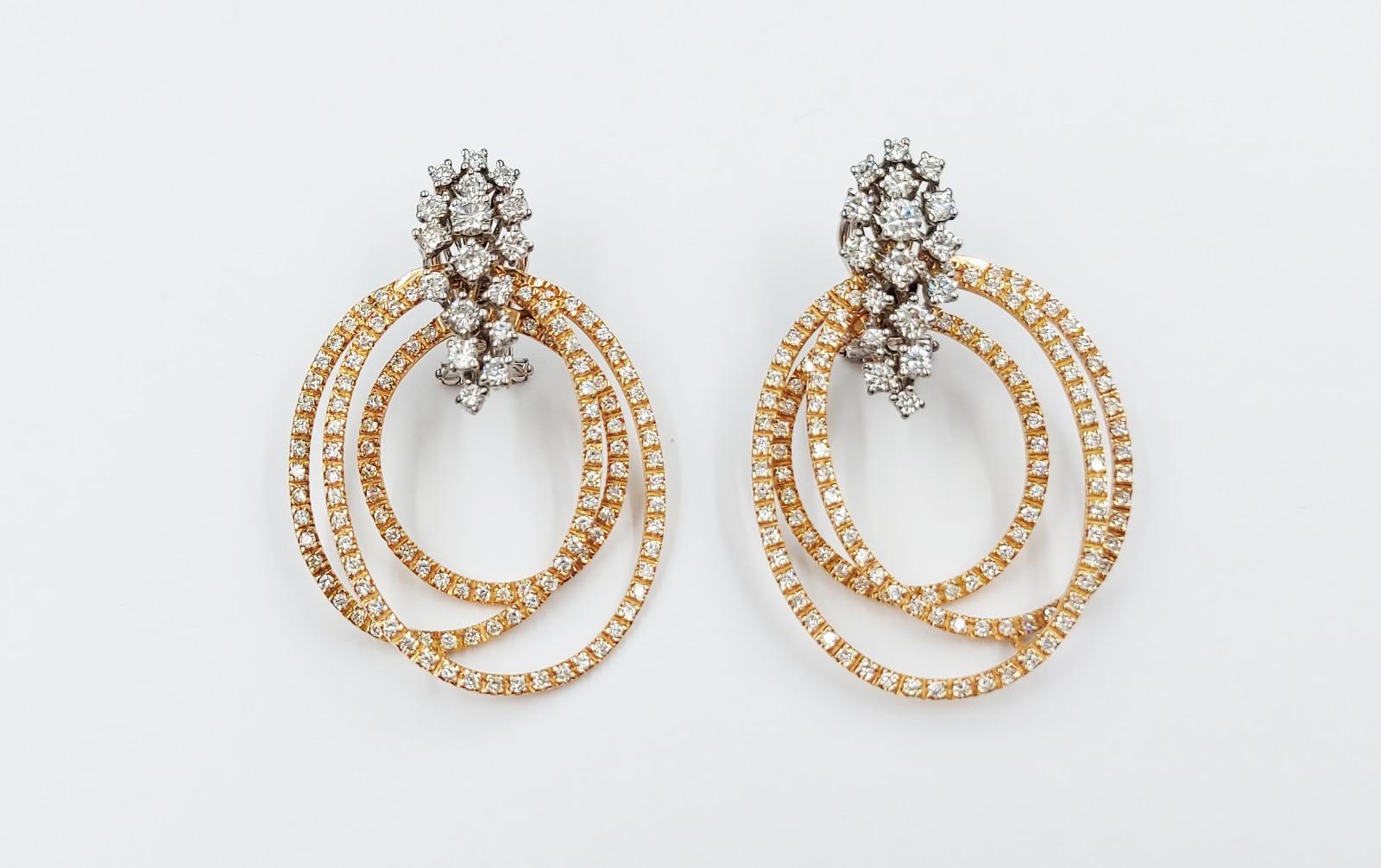 Contemporain Boucles d'oreilles italiennes en or blanc et rose 18 carats avec diamants taille brillant de 3,27 carats en vente