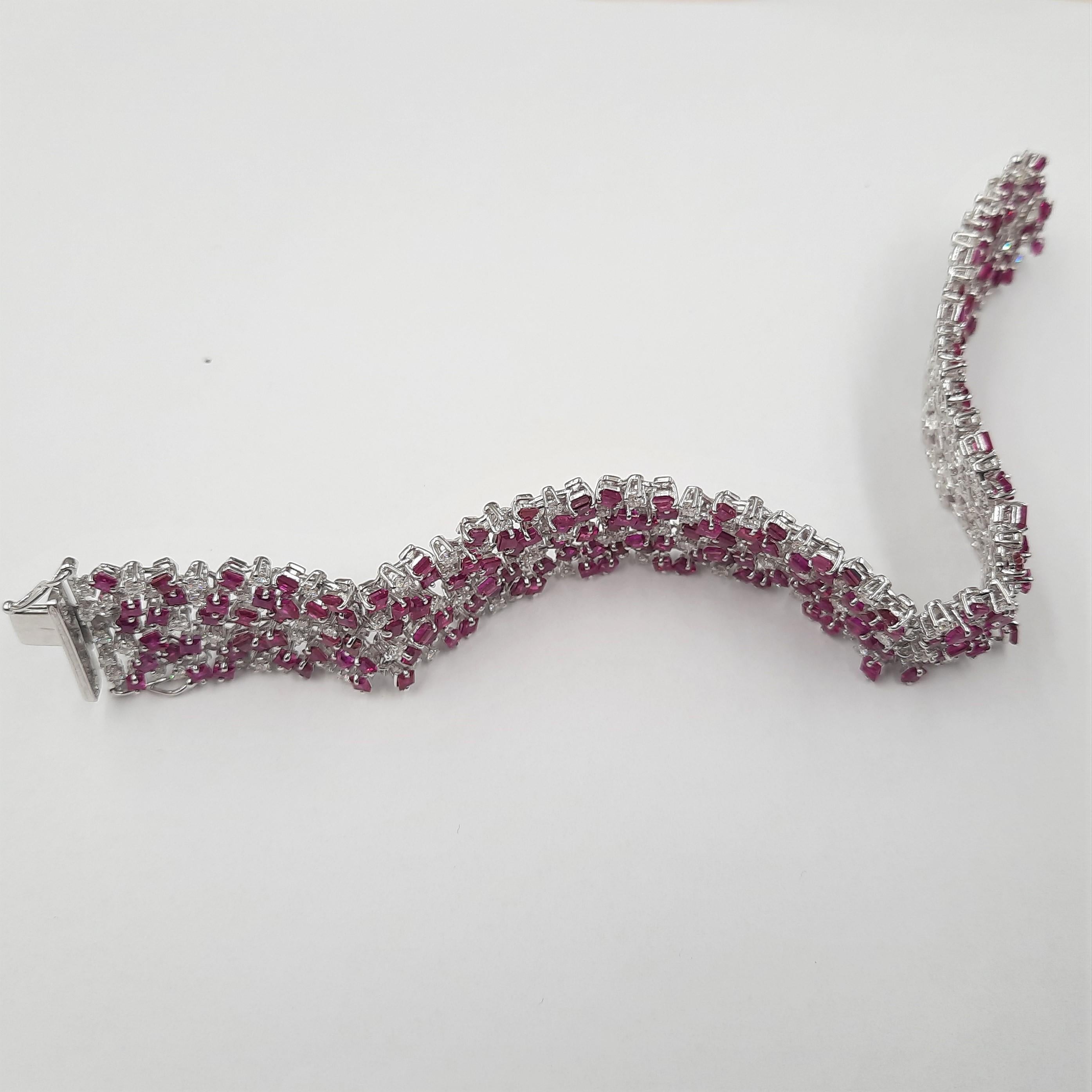 Italian Brilliant Cut Diamond Ruby 18 Carats White Gold Bracelet In New Condition For Sale In Marcianise, CE, IT