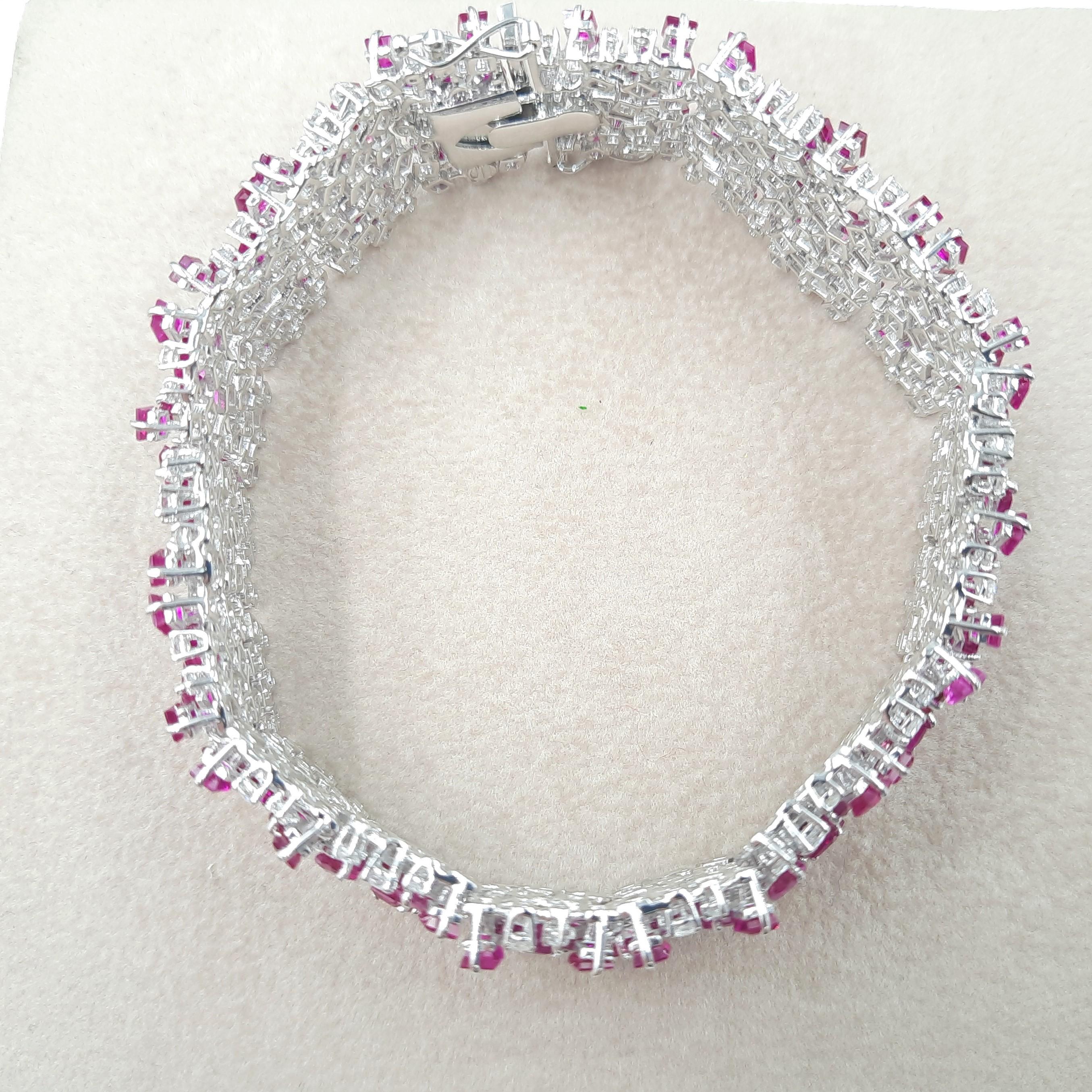 Bracelet italien en or blanc 18 carats avec diamants taille brillant et rubis Pour femmes en vente