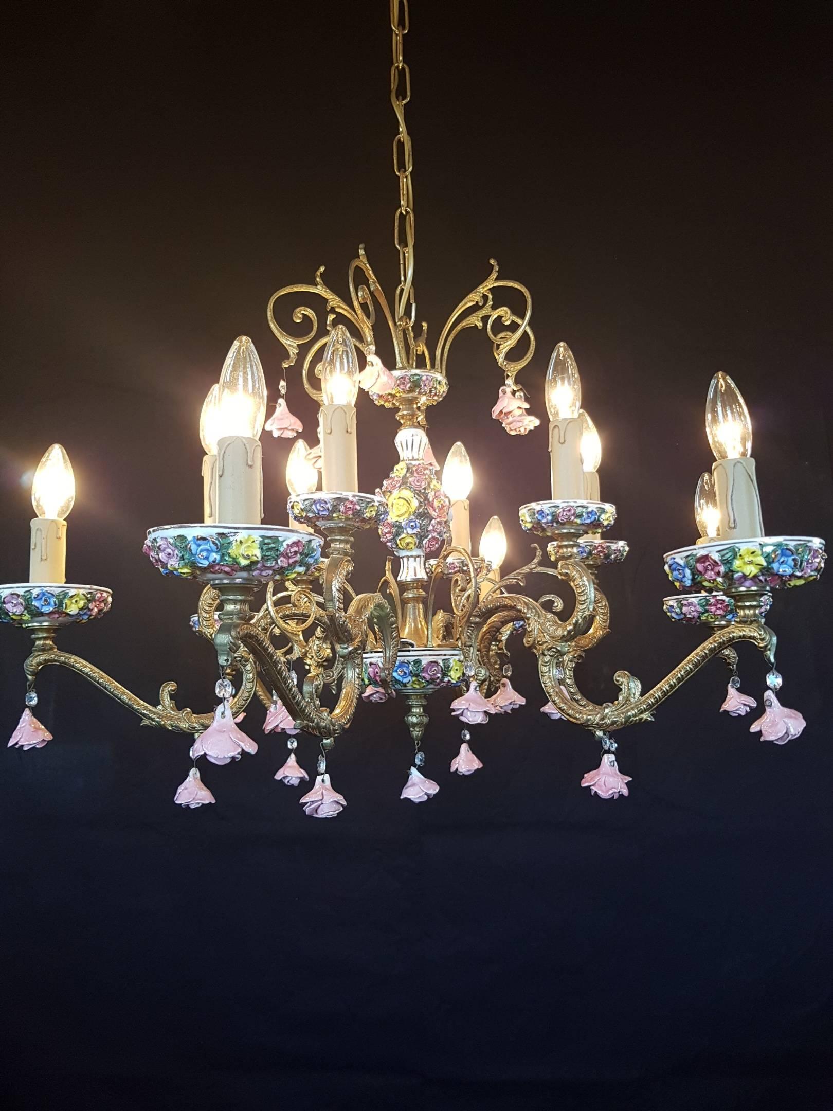 Italian Bronze and Porcelain Chandelier with Flowers, 12 Lights, 20th Century In Good Condition For Sale In Oldebroek, NL