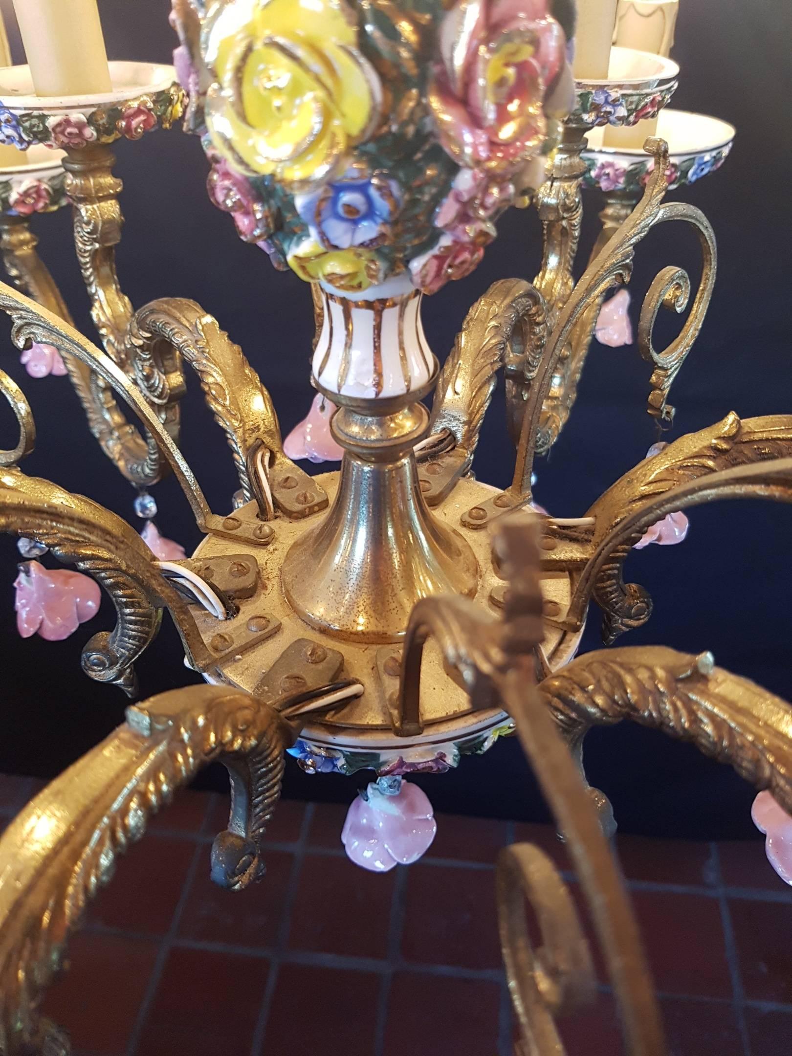 Italian Bronze and Porcelain Chandelier with Flowers, 12 Lights, 20th Century For Sale 4