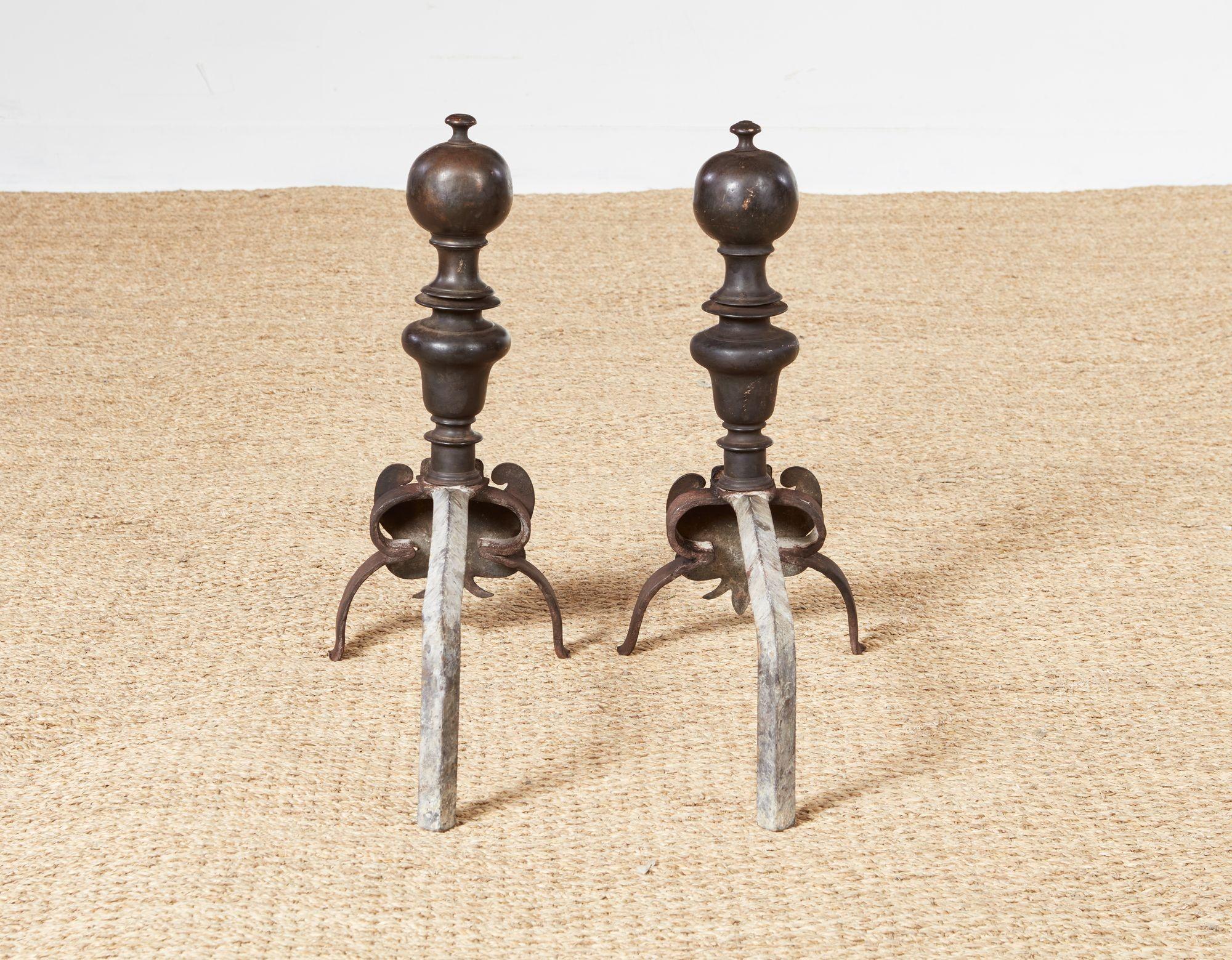 Andirons en bronze italiens C.I.C. 1680 en vente 5