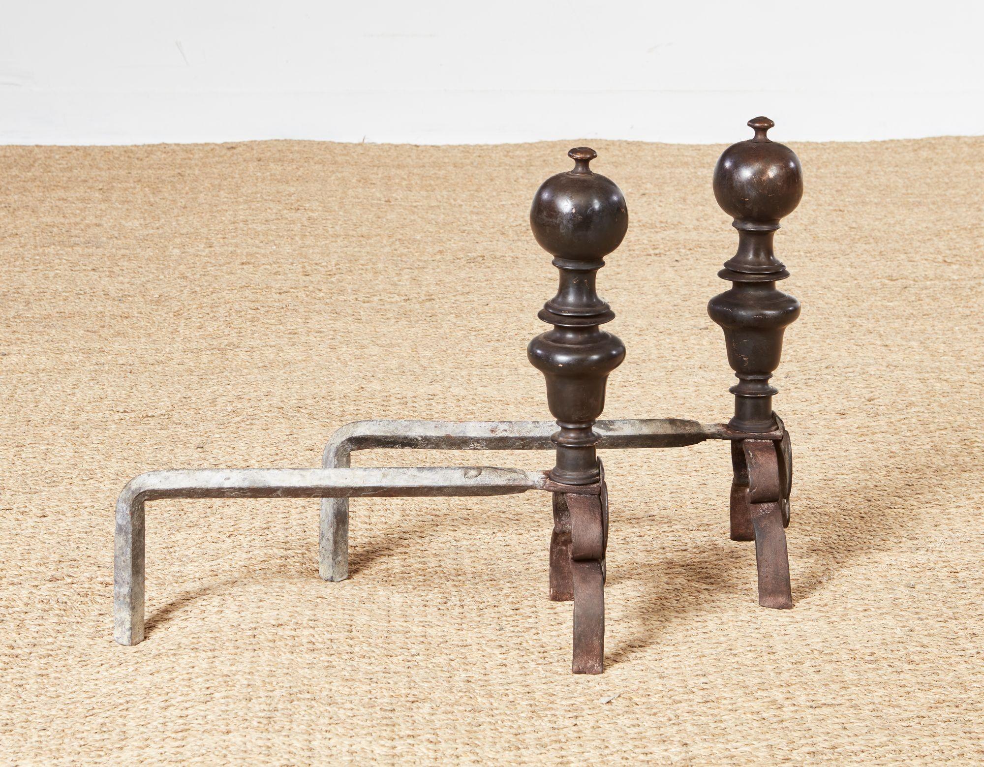Andirons en bronze italiens C.I.C. 1680 en vente 2