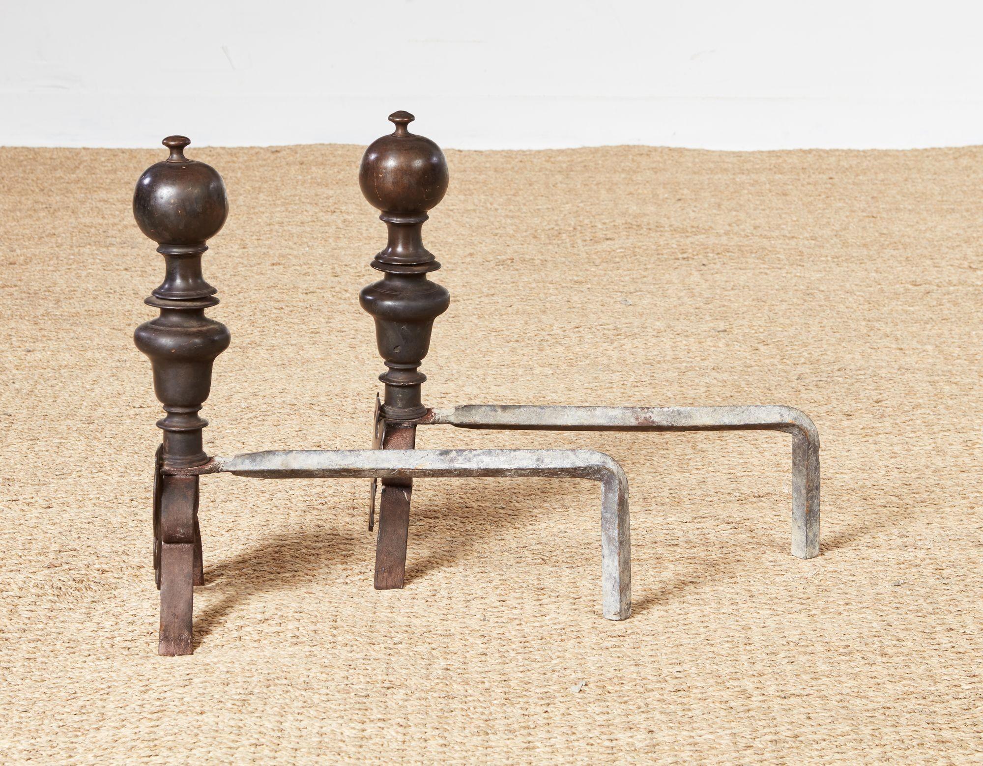 Andirons en bronze italiens C.I.C. 1680 en vente 3