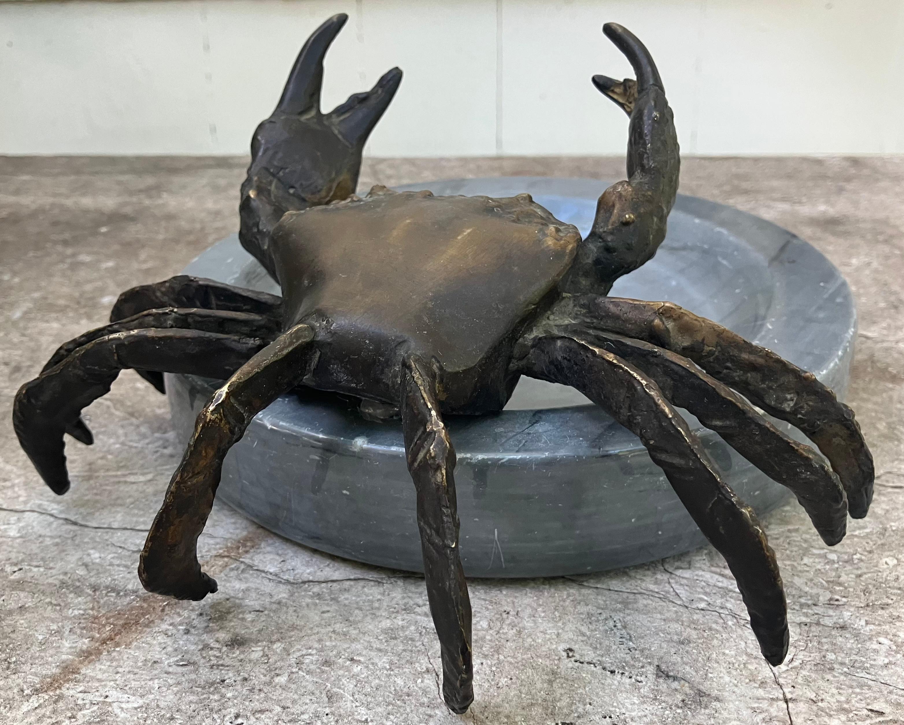 Italienische Bronzekrabbe und Marmor-Aschenbecher (Moderne der Mitte des Jahrhunderts) im Angebot