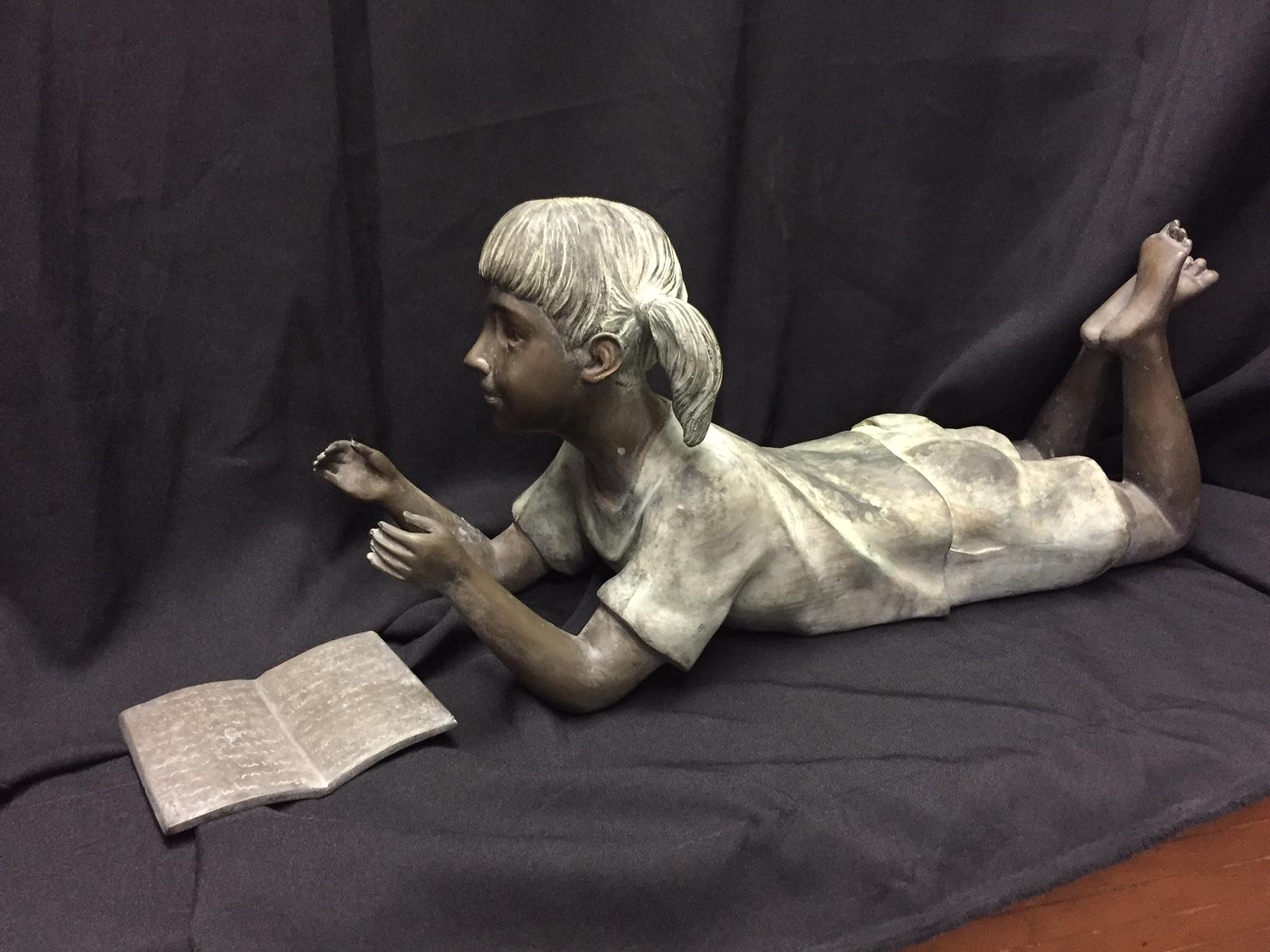 Moulage Figure italienne en bronze d'une petite fille en vente