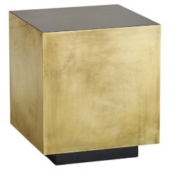 Italienischer bronzefarbener Würfel-Beistelltisch, 1970er Jahre - 2 verfügbar
