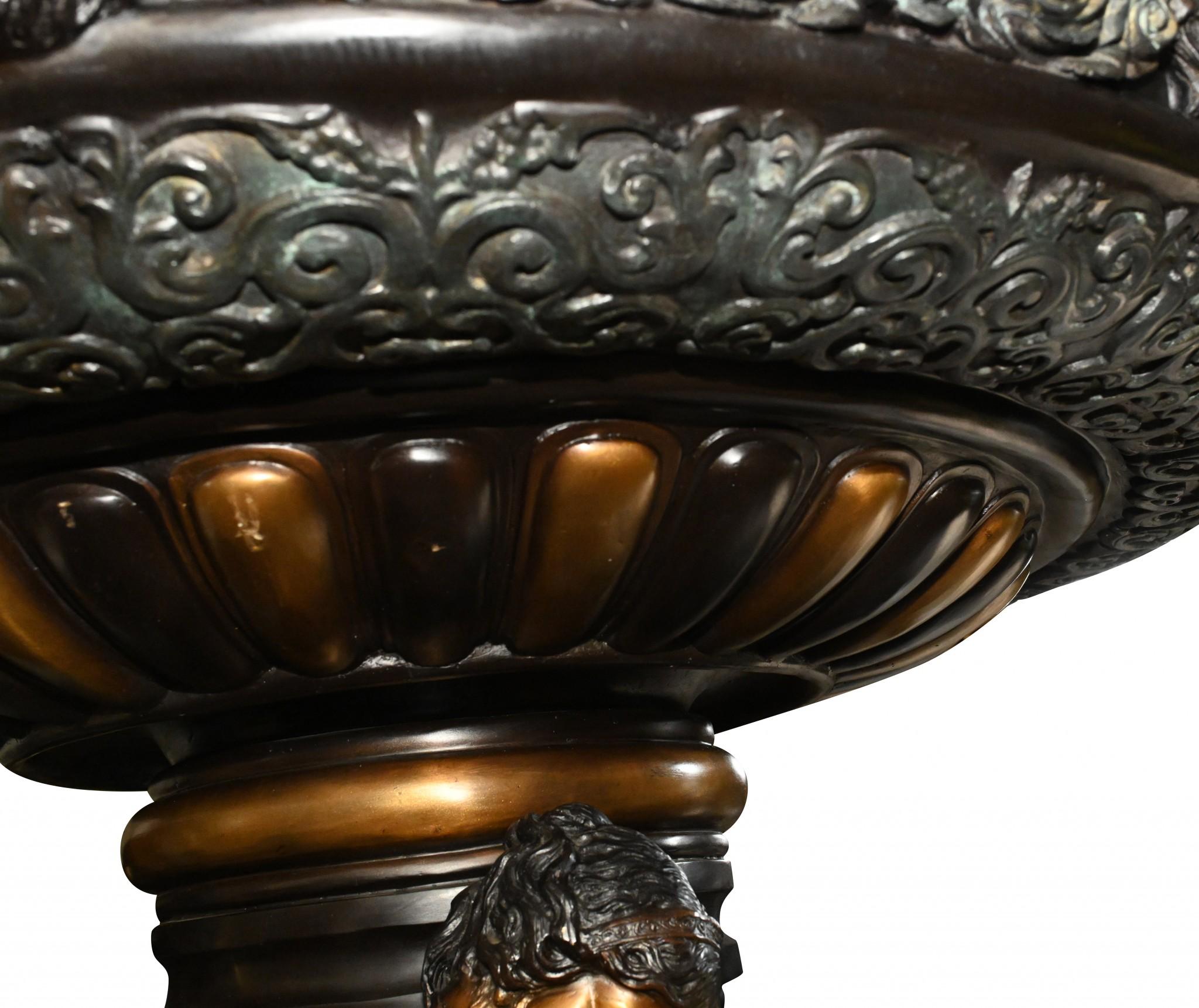 Italienischer Bronzebrunnen – große klassisches, weibliches Garten-Wasserelement im Angebot 9