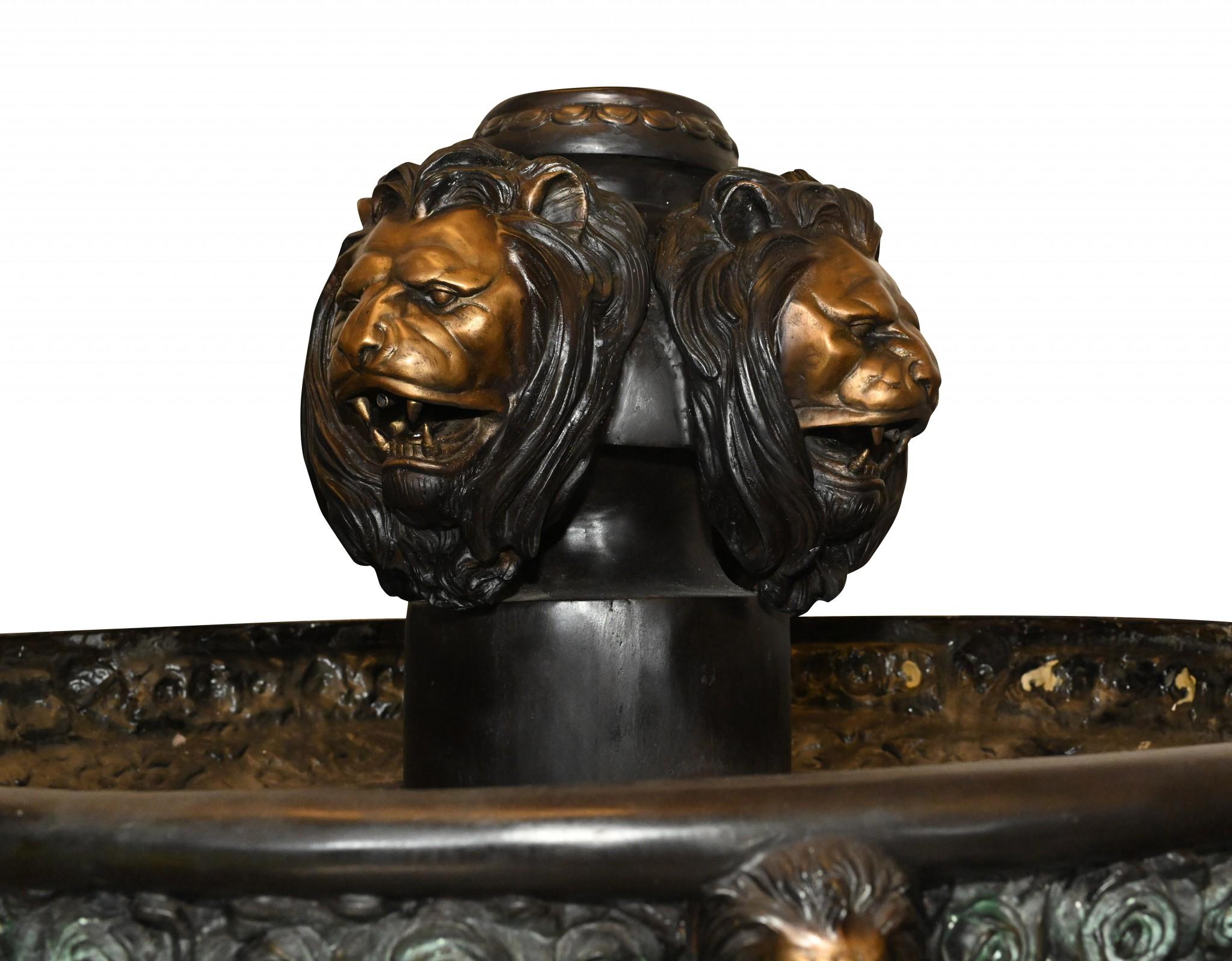 Italienischer Bronzebrunnen – große klassisches, weibliches Garten-Wasserelement im Angebot 4