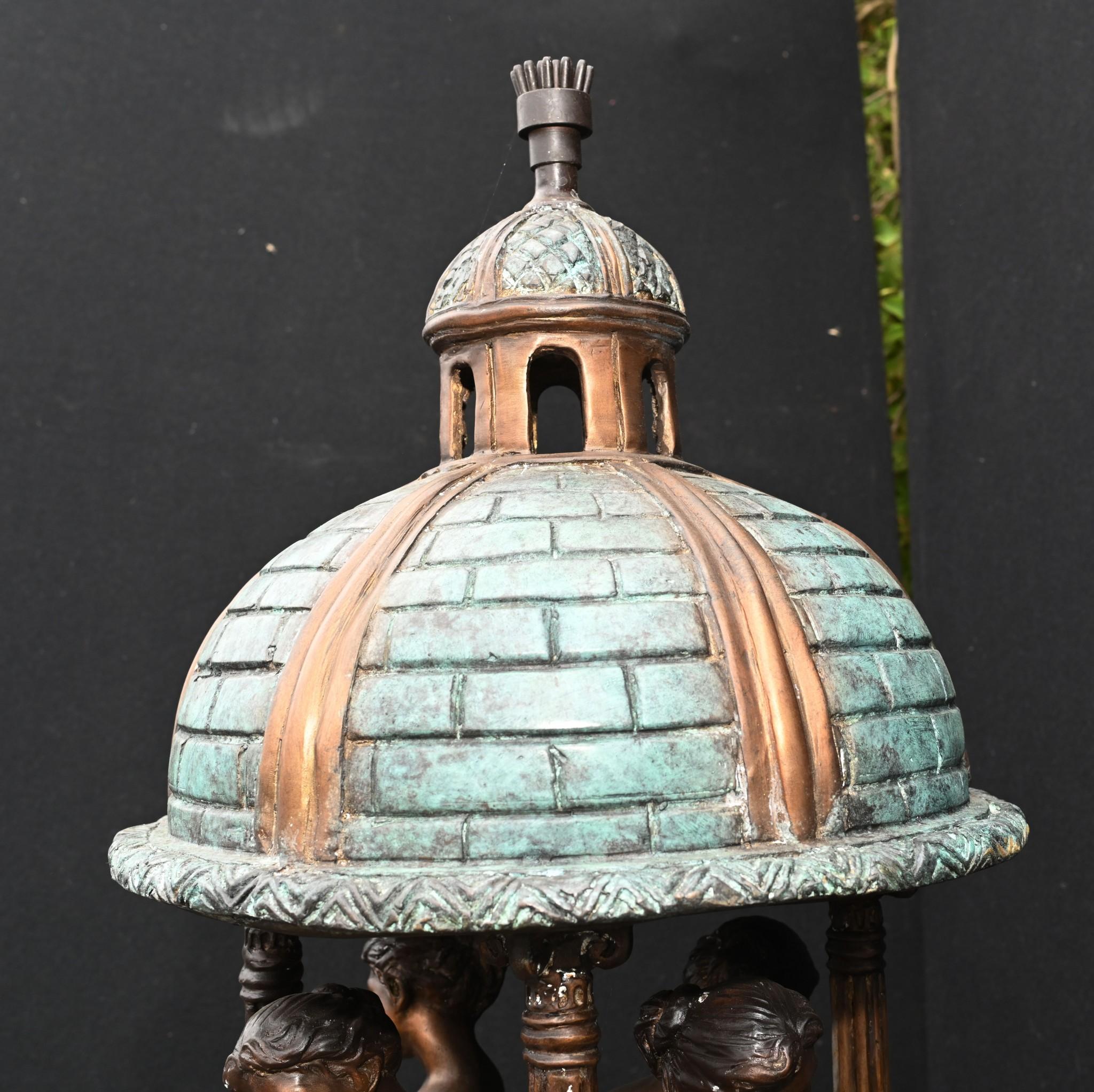 Fontaine de jardin en bronze italienne Muse vierge romantique en vente 7