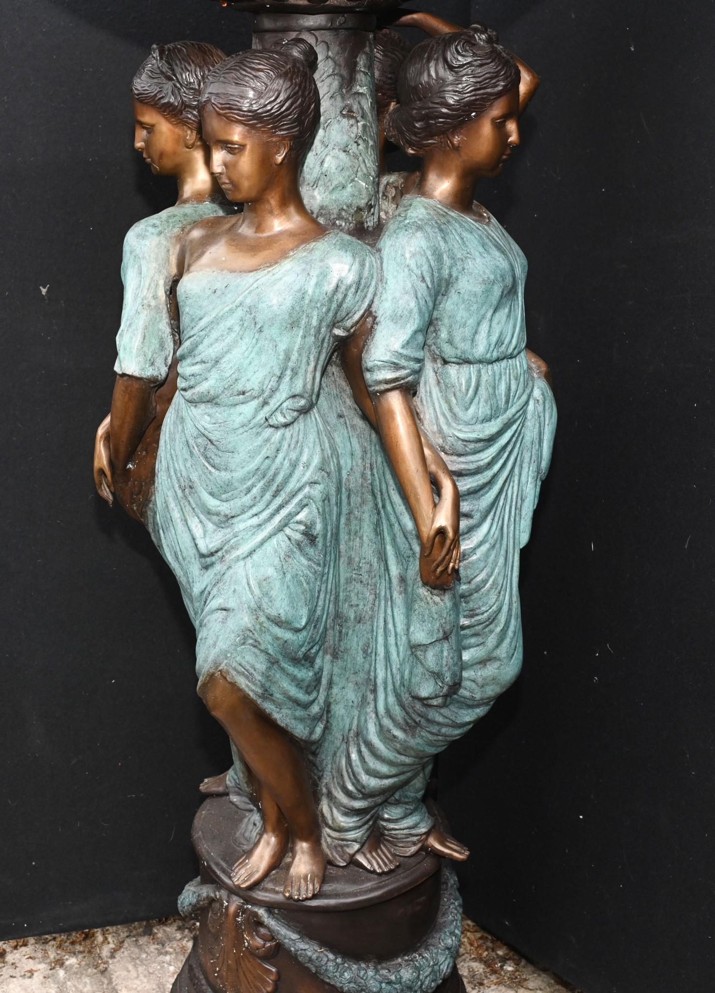 Fontaine de jardin en bronze italienne Muse vierge romantique en vente 3