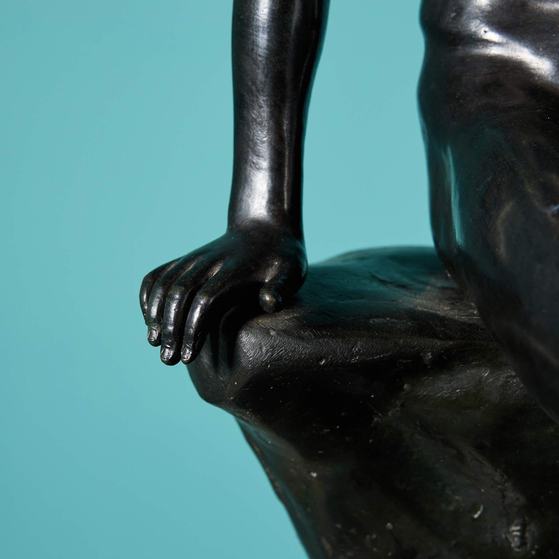Italienische Grand Tour sitzende Hermes aus Bronze nach der Antike (19. Jahrhundert) im Angebot