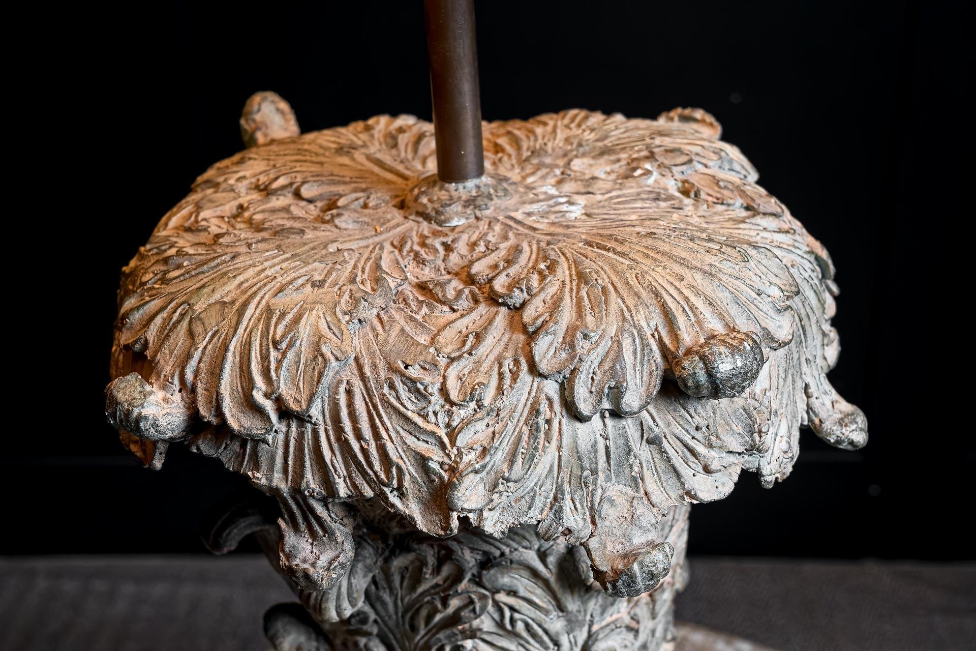 Patiné Lampe de fontaine italienne en bronze du 18e siècle en vente