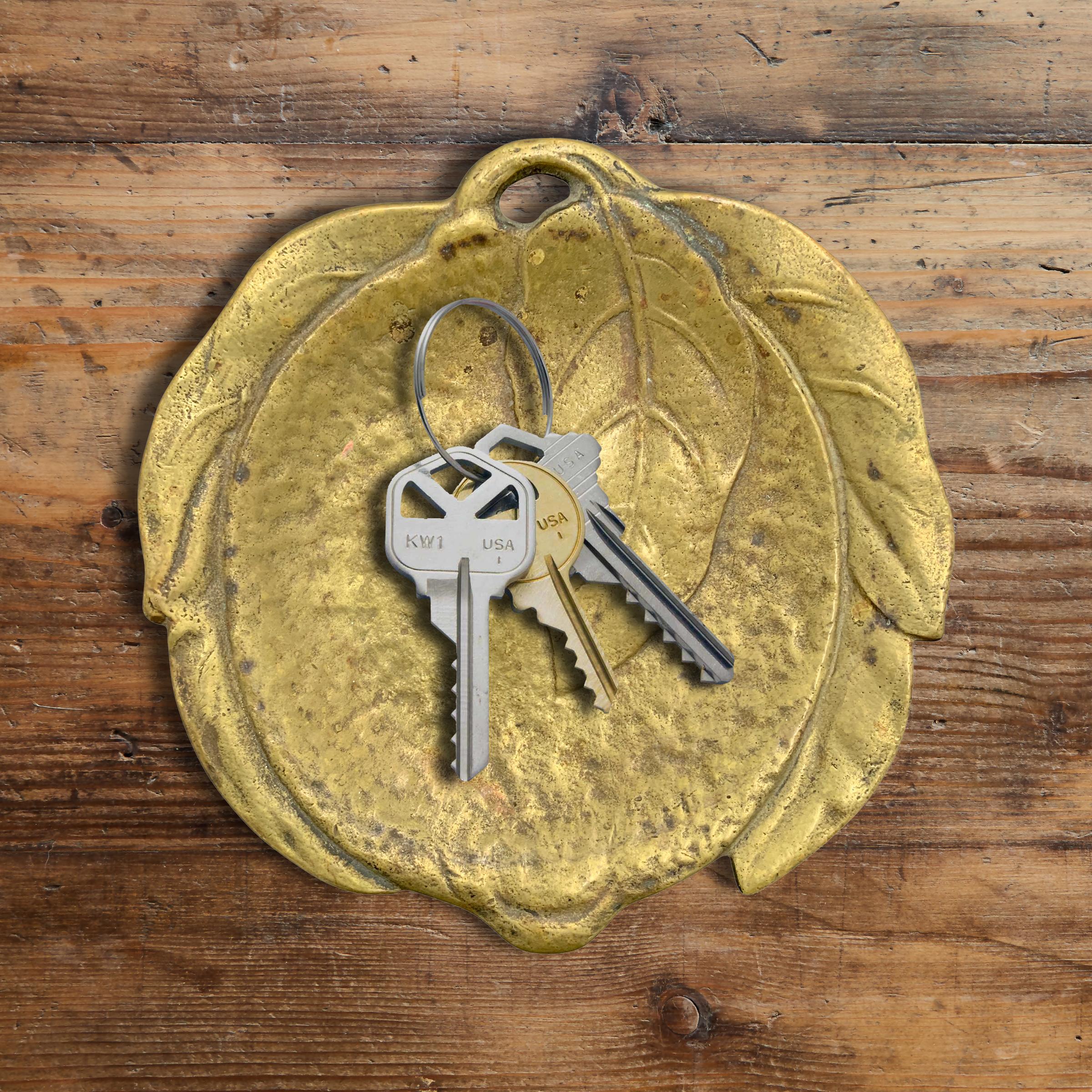 A wonderful mid-20th century Italian cast bronze lemon form dish with leaves and a great texture. Perfect for catching your keys and coins at the end of the day.