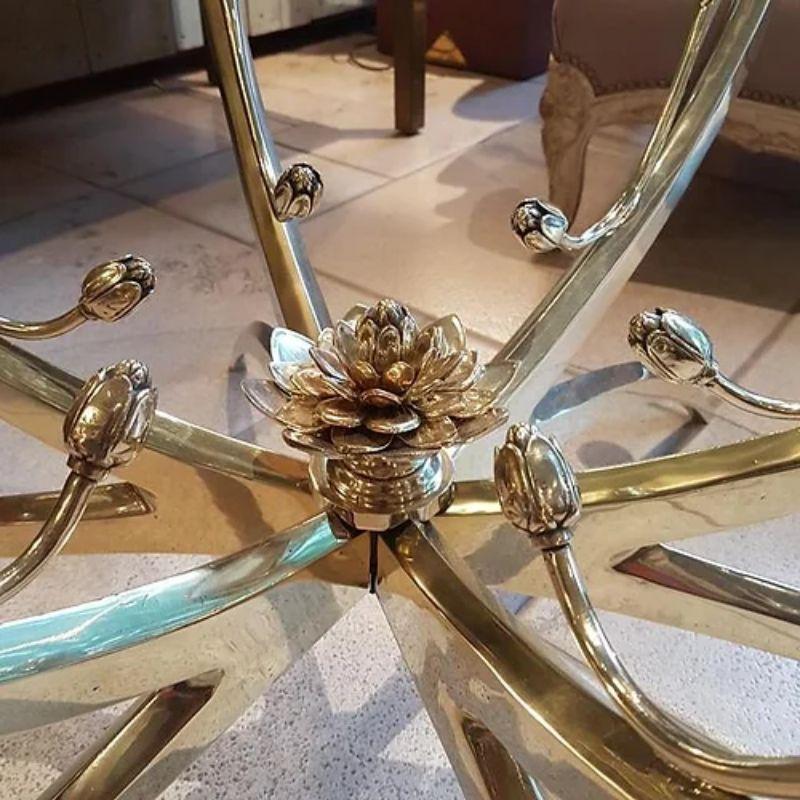 A beautiful Italian, Mid-Century Modern gilt bronze coffee table with six legs, each with whimsical leaf and bud detail, circling a central Lotus Leaf flower and complete with a circular glass top, 1950s

Additional Information:
Material: Gilt,
