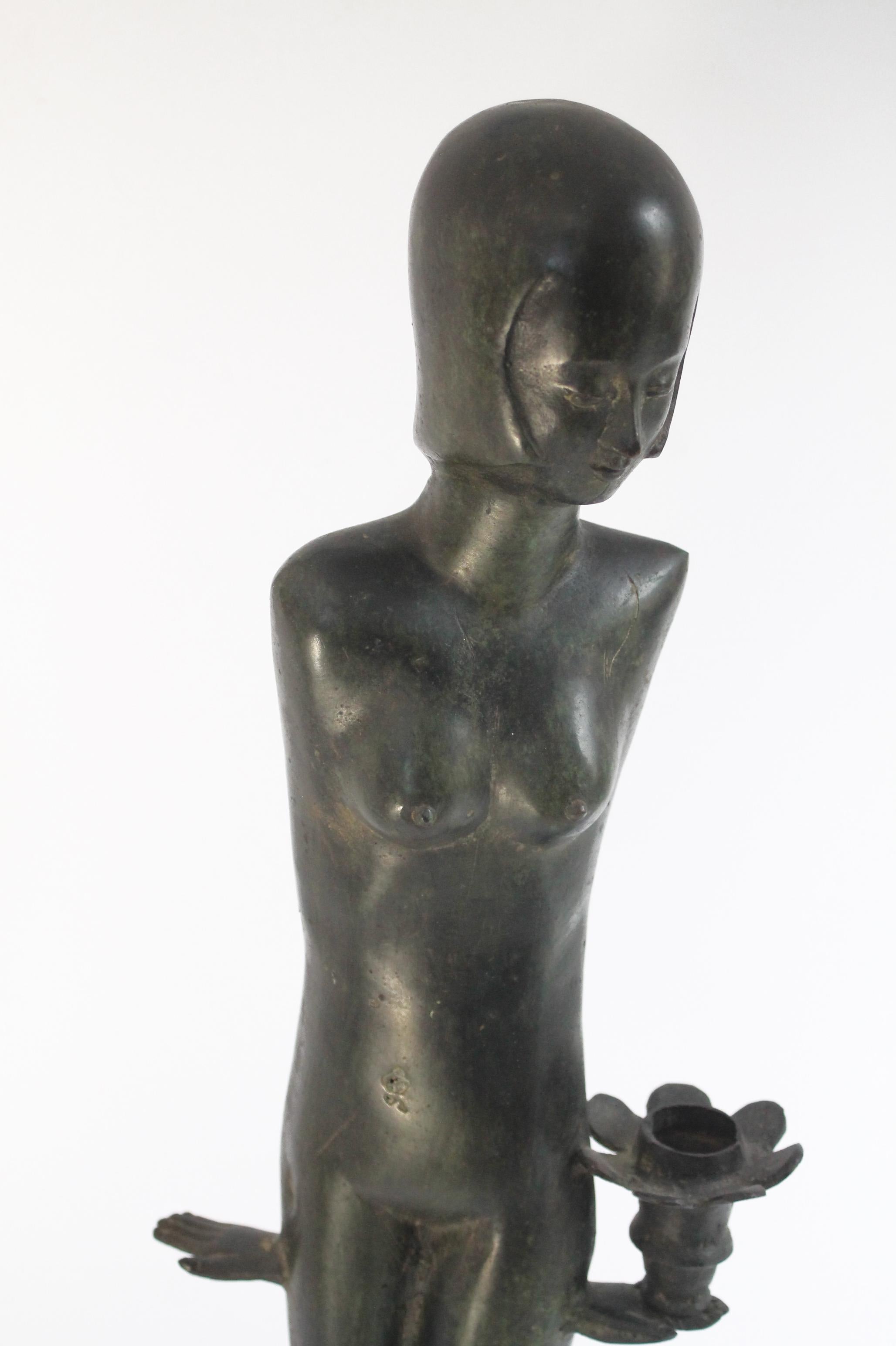 Italian Bronze mid-century modern woman sculpture (59x17x12cm).  An eye-catcher! For Sale 7