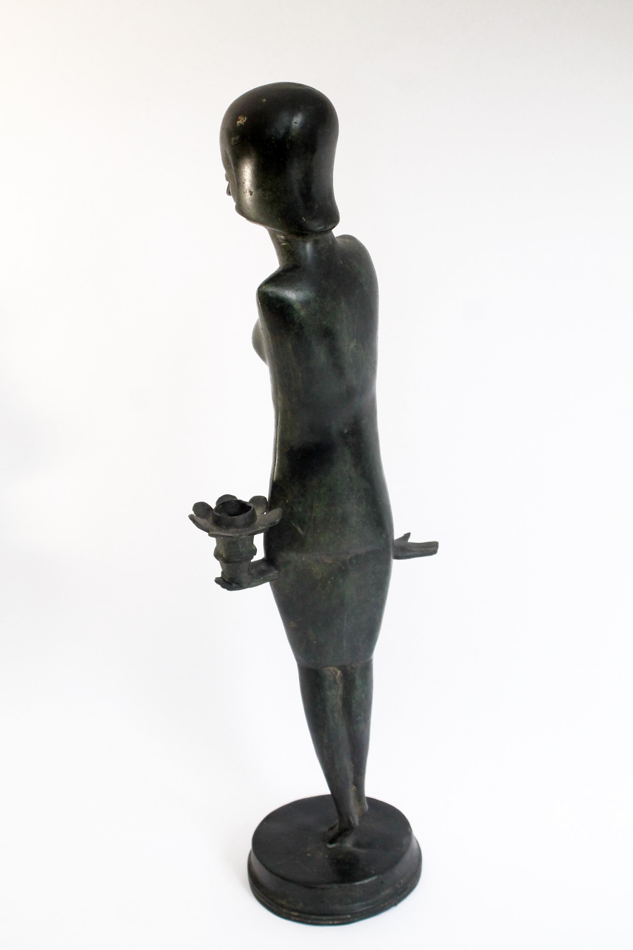 Bronze italien sculpture de femme moderne du milieu du siècle
Cette étude a été attribuée au célèbre peintre/sculpteur italien Bruno Cassinari. 

Artistics : Attribué à Bruno Cassinari
Étude en bronze d'une femme en pose
Période : vers les années
