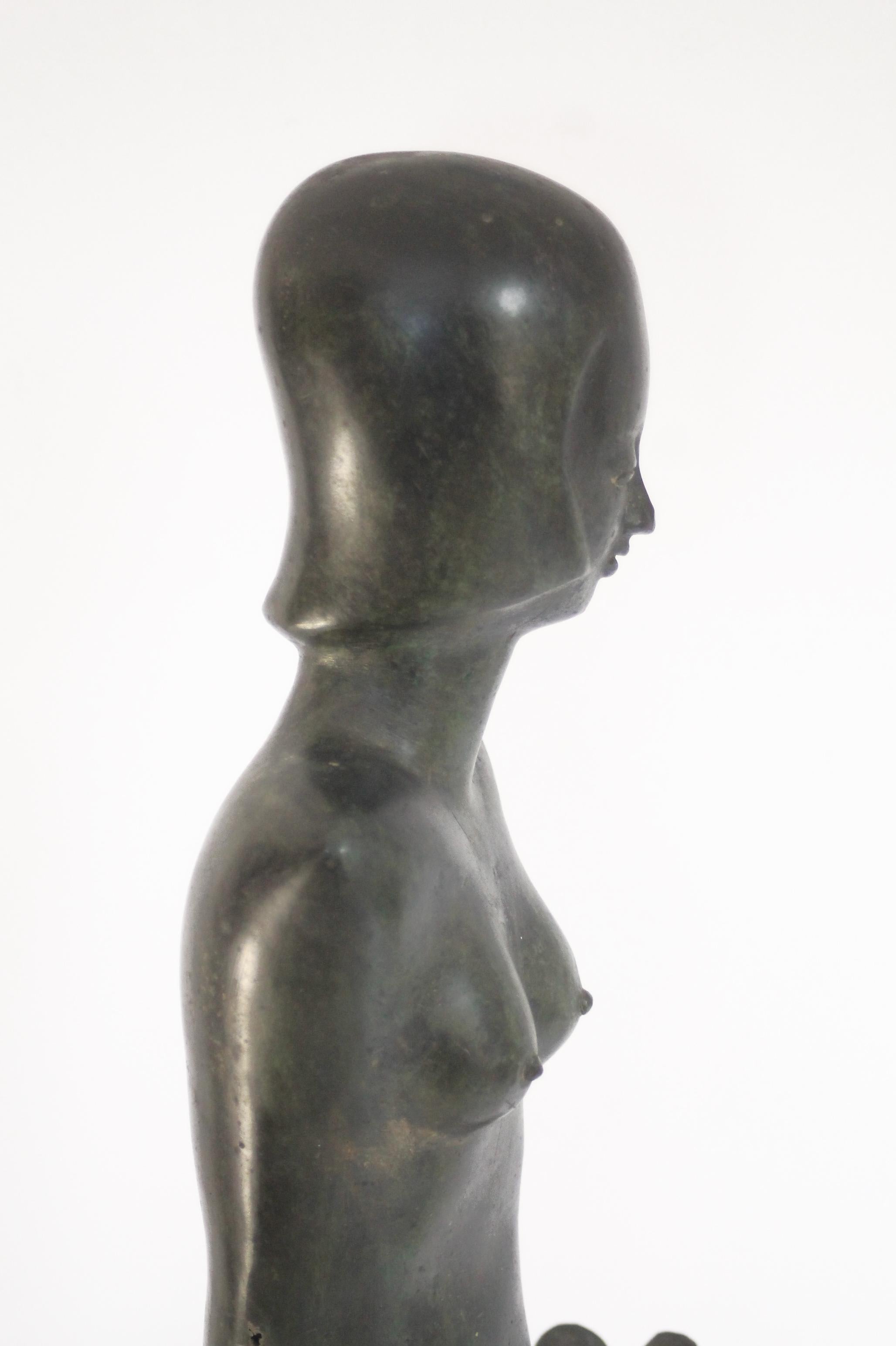 Italian Bronze mid-century modern woman sculpture (59x17x12cm).  An eye-catcher! For Sale 2