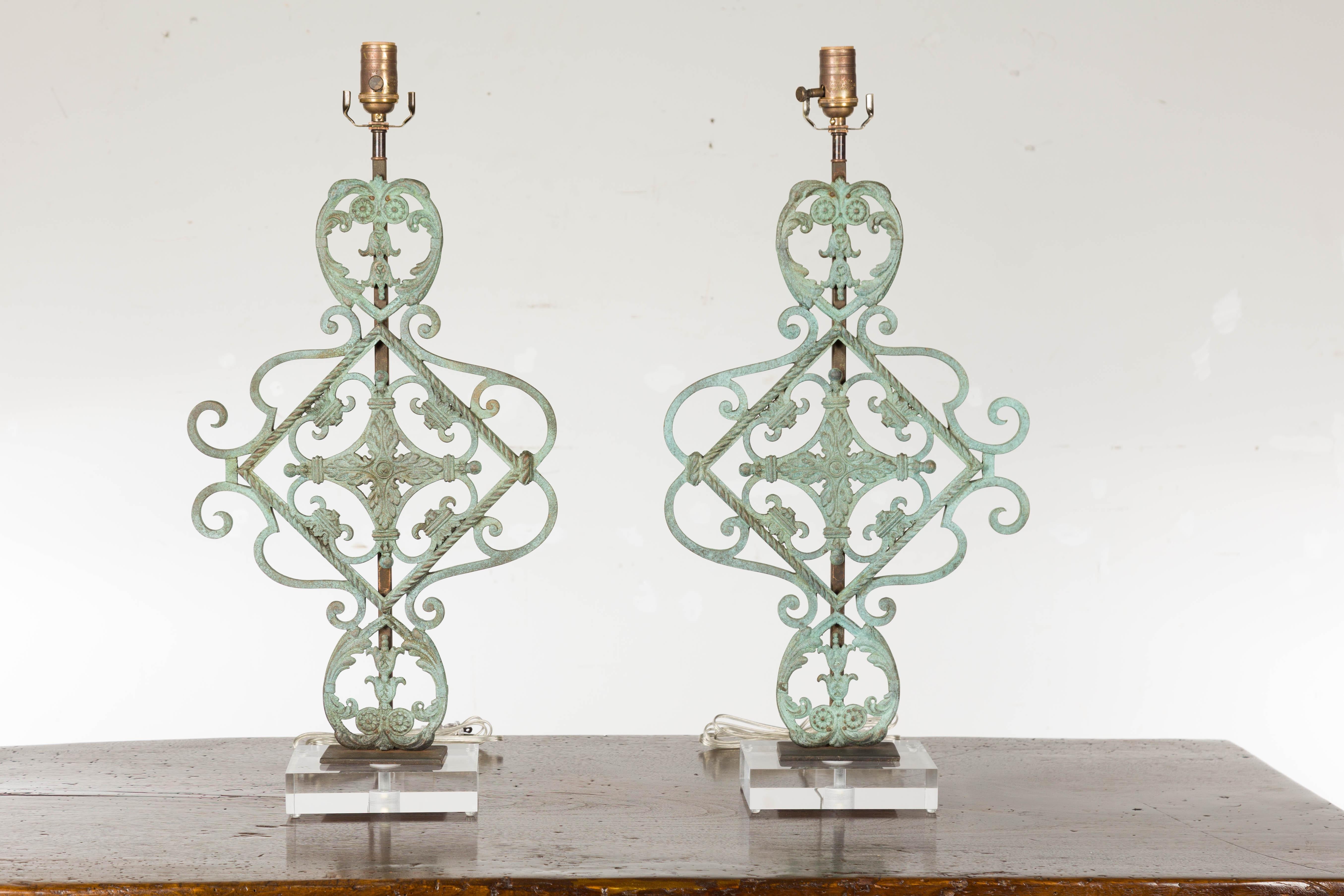 Italian Bronze Midcentury Table Lamps with Scrolling Motifs, on Lucite Bases In Good Condition For Sale In Atlanta, GA