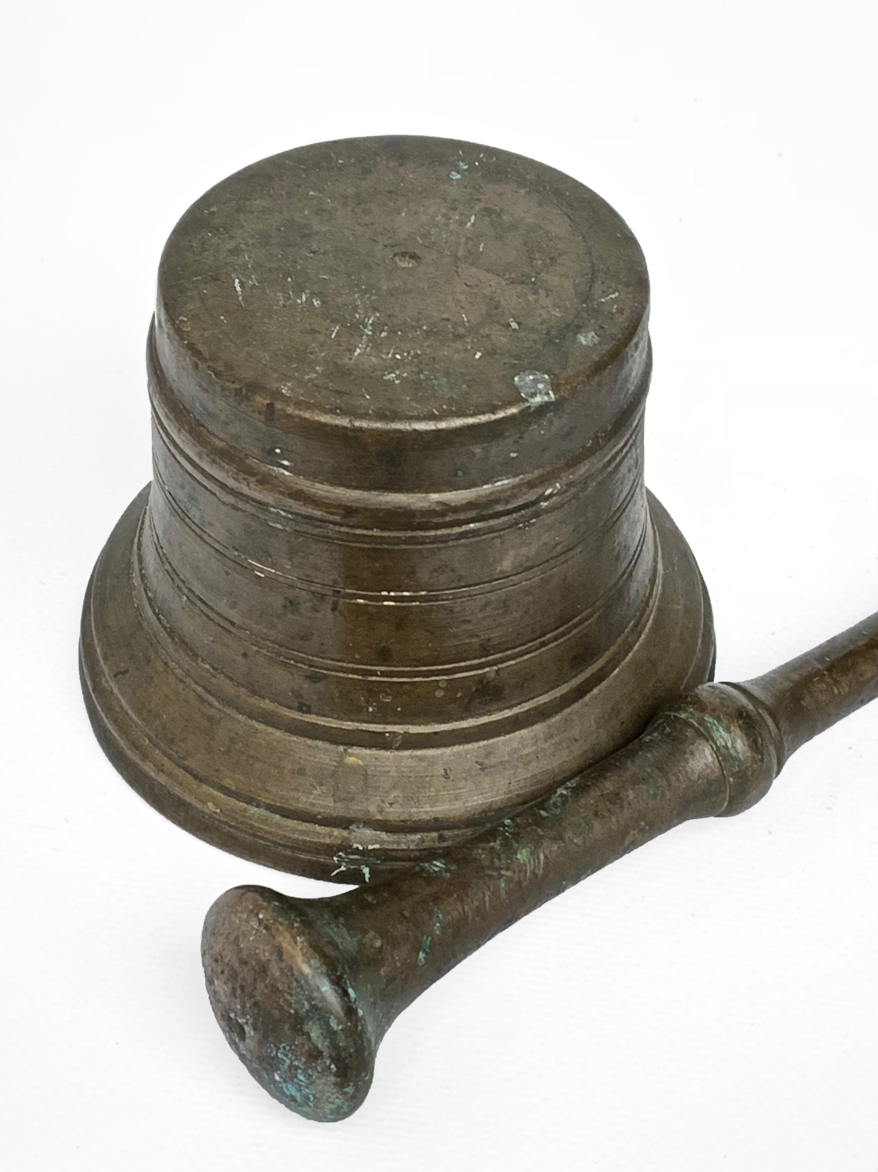 Italian Bronze Mortar and Pestle, Original Patina, Italy, Pharmacy or Herbalist In Good Condition For Sale In Roma, IT