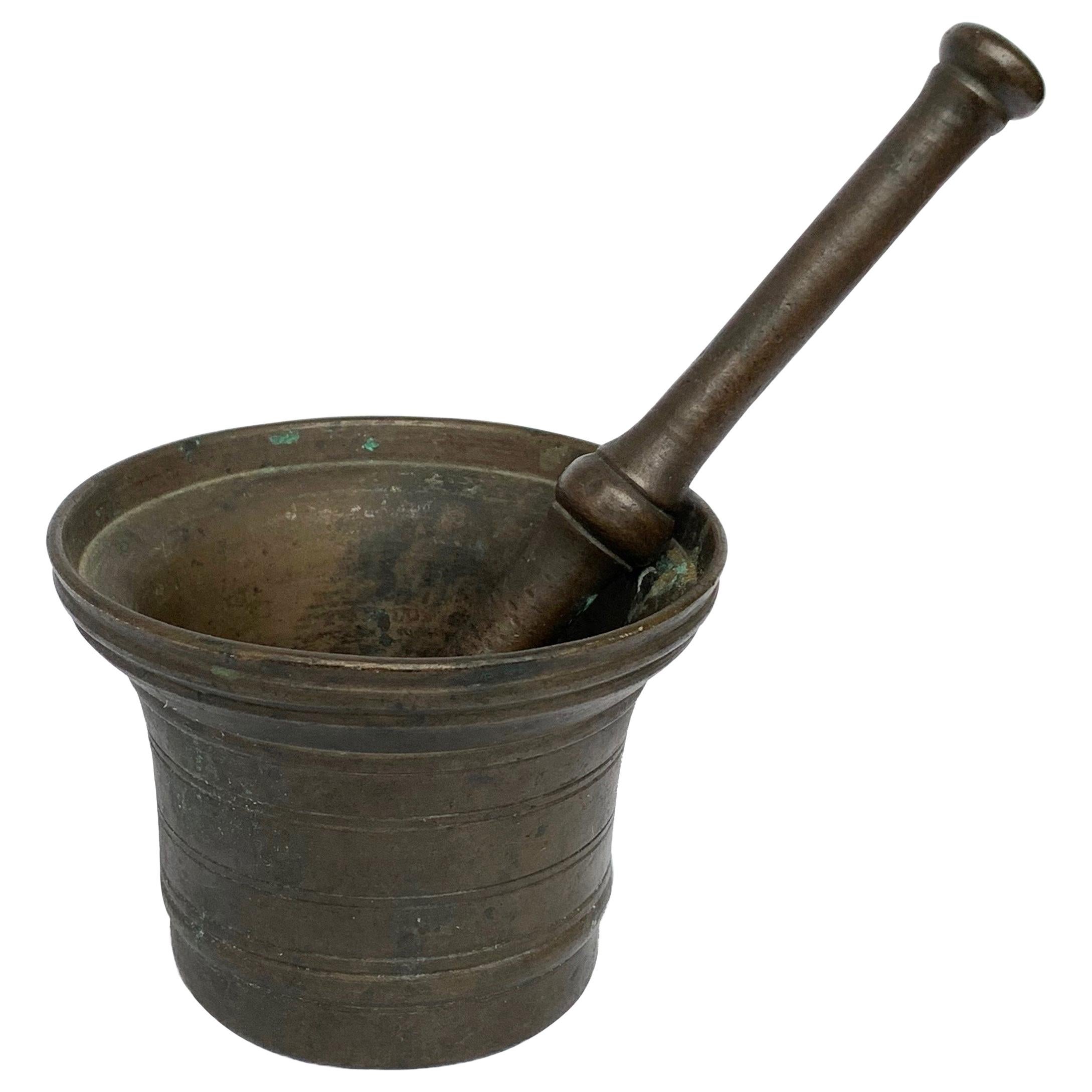 Mortier et pilon en bronze italien, patine d'origine, Italie, pharmacie ou herboristerie en vente