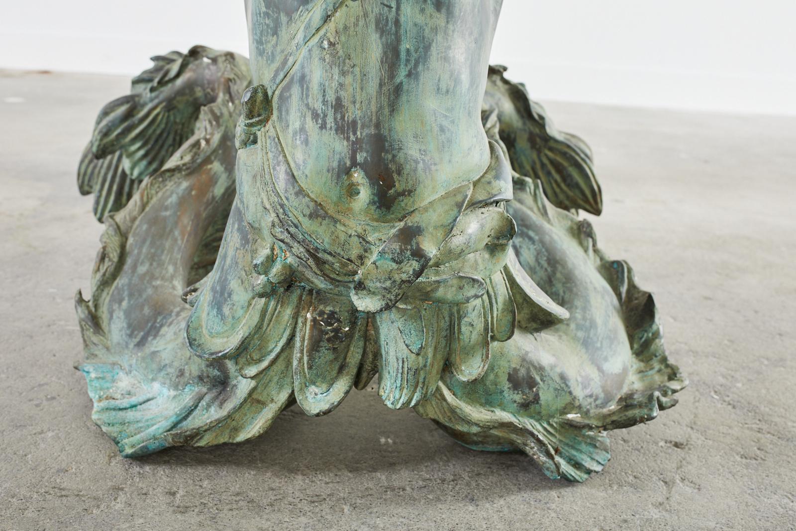 Table centrale néoclassique italienne Putti Di Mare en bronze  en vente 4