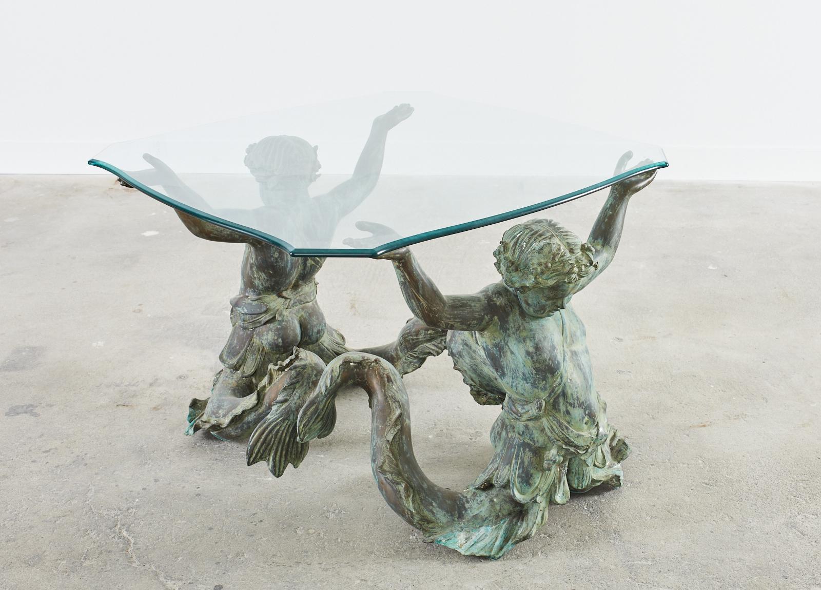 Néoclassique Table centrale néoclassique italienne Putti Di Mare en bronze  en vente