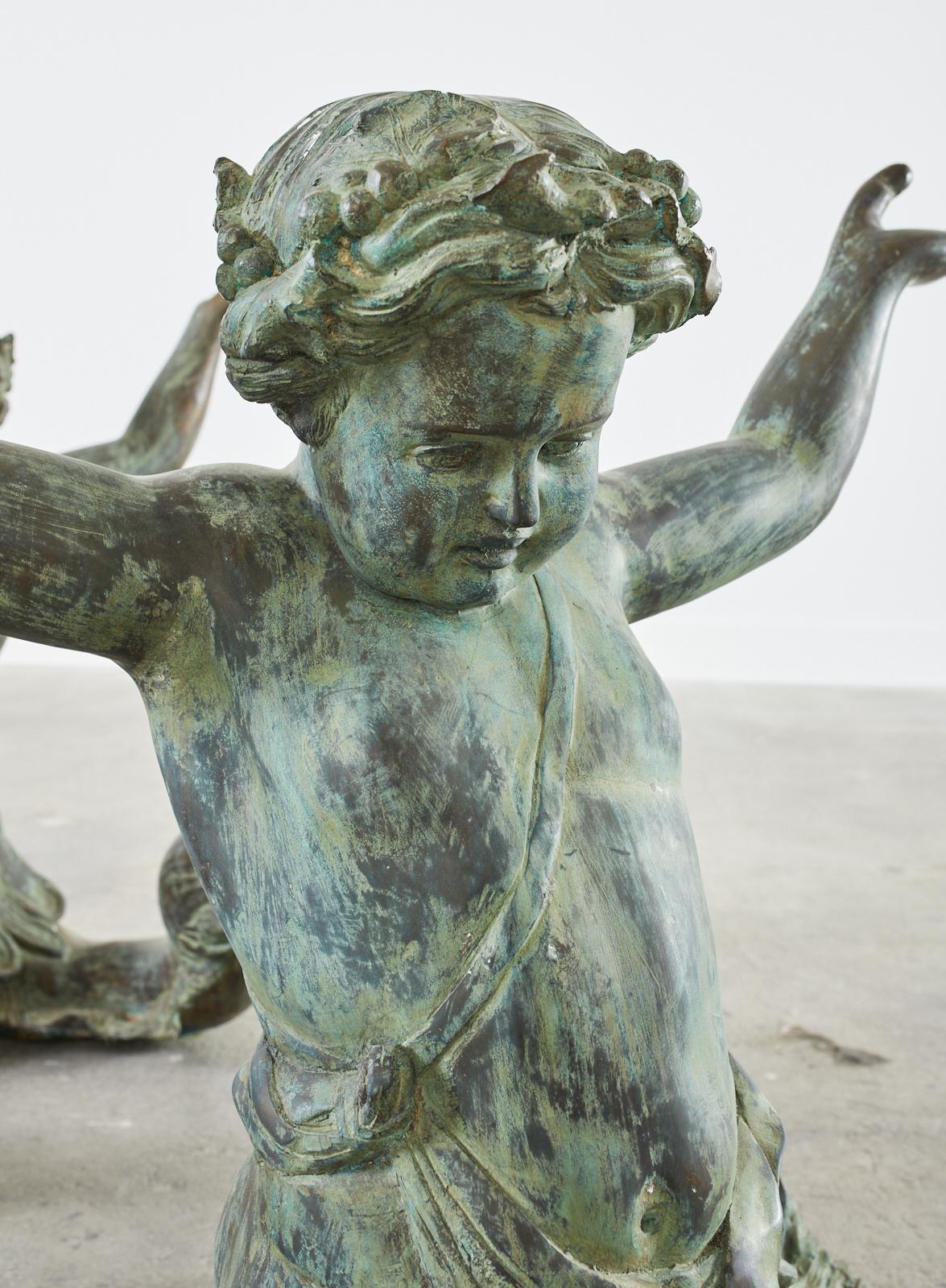 Table centrale néoclassique italienne Putti Di Mare en bronze  en vente 1