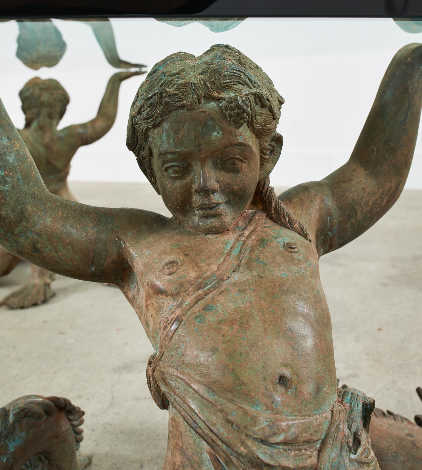Italienische Bronze Neoklassische Putti Di Mare Meerjungfrau Cocktailtisch im Zustand „Gut“ im Angebot in Rio Vista, CA