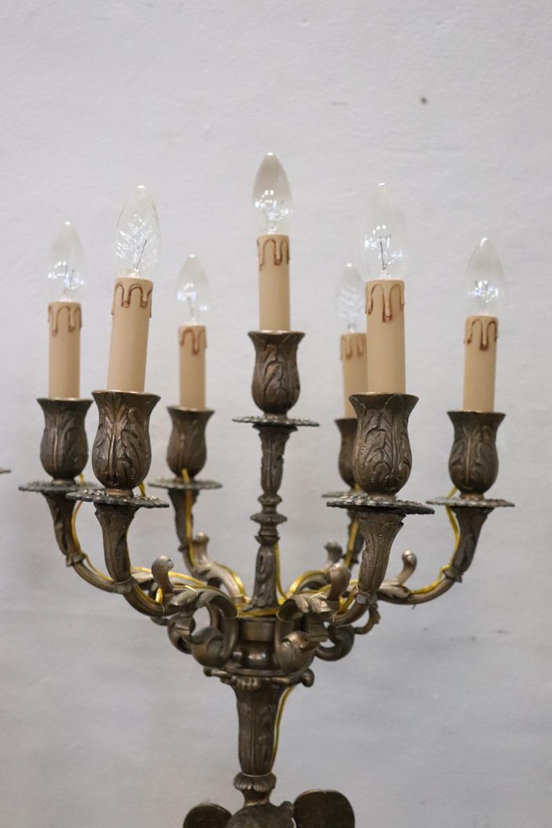 Coppia di candelabri o lampade da tavolo antichi in bronzo con sette luci in vendita 5