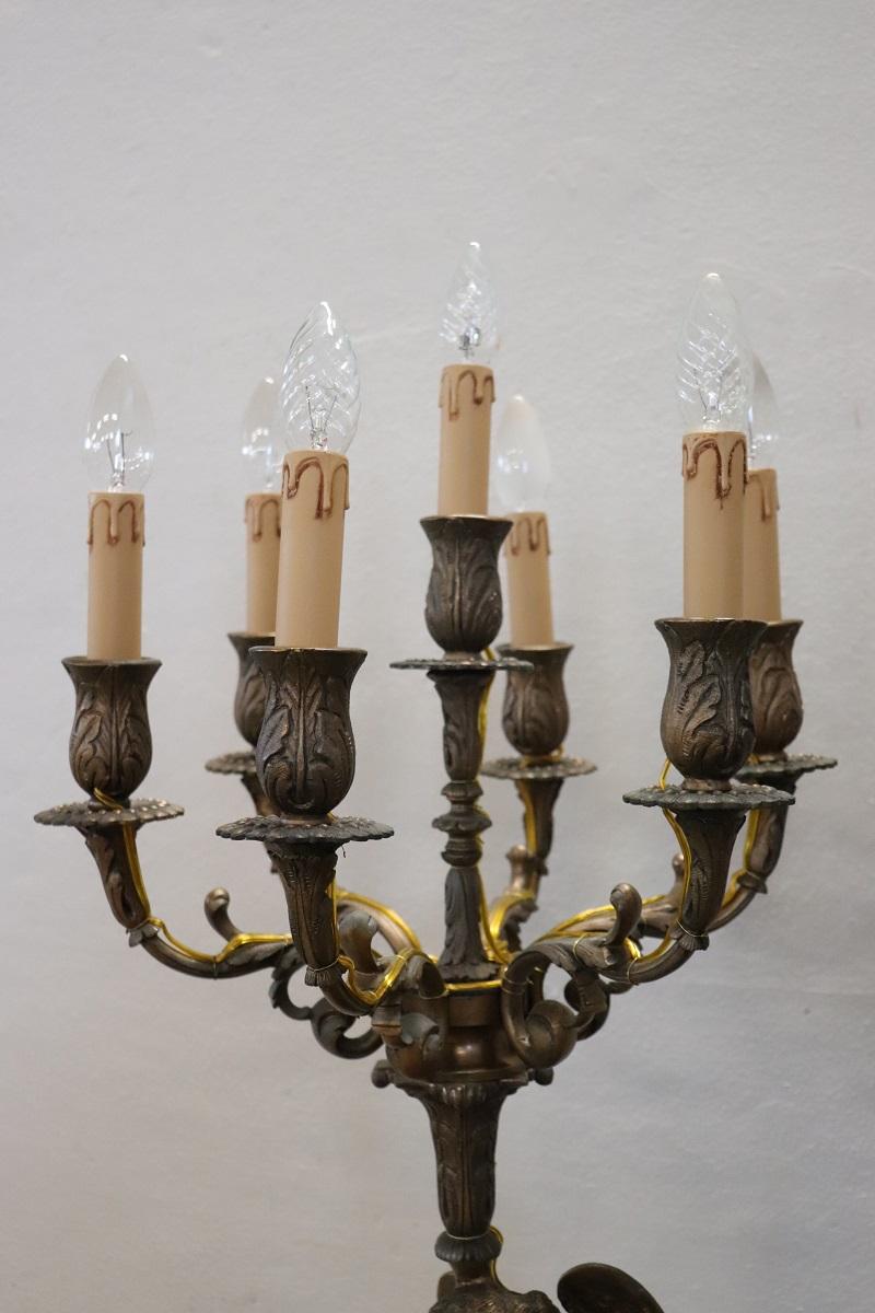Coppia di candelabri o lampade da tavolo antichi in bronzo con sette luci in vendita 1