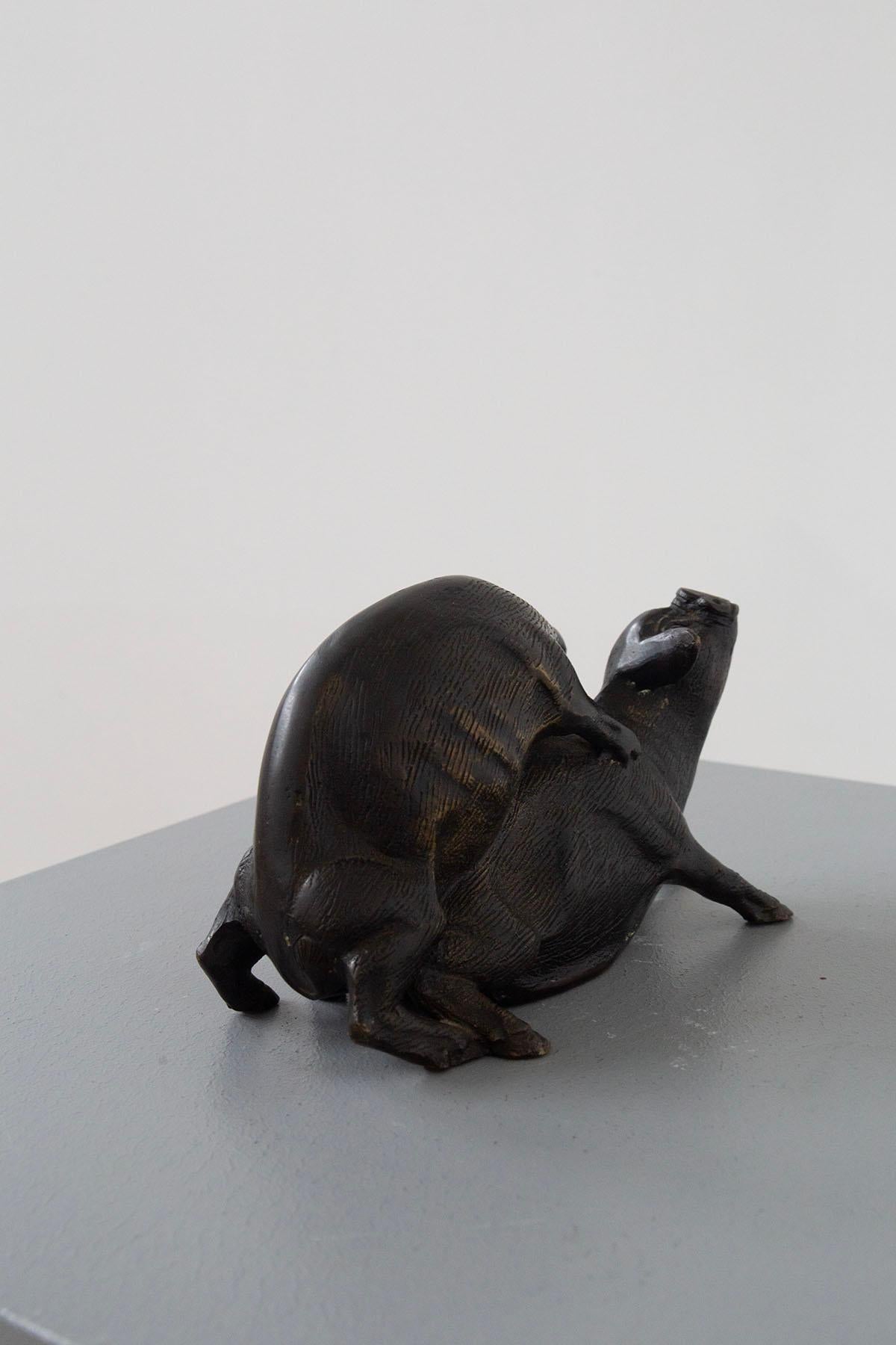 Art nouveau Sculpture en bronze italienne : Deux cochons, artiste en bronze 20e siècle en vente