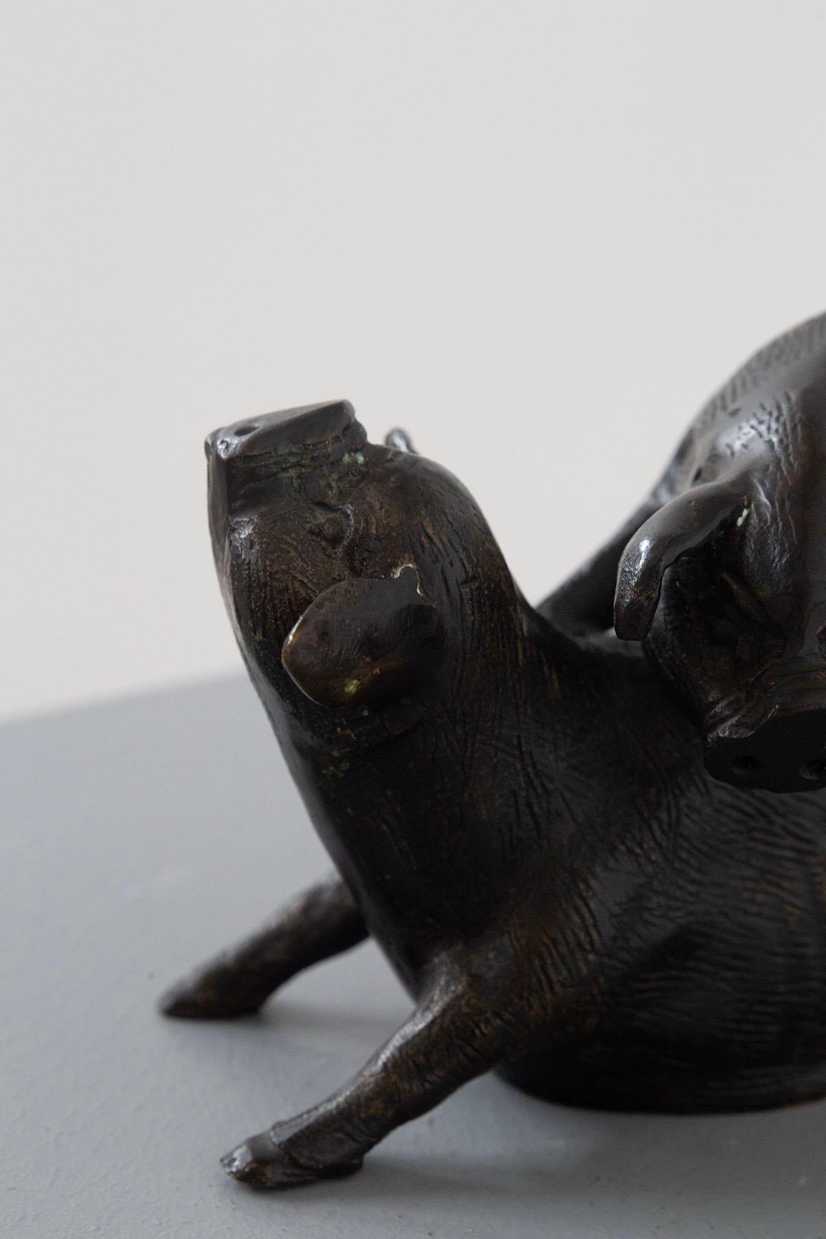 Escultura italiana de bronce: Dos cerdos, artista del bronce siglo XX principios del siglo XX en venta