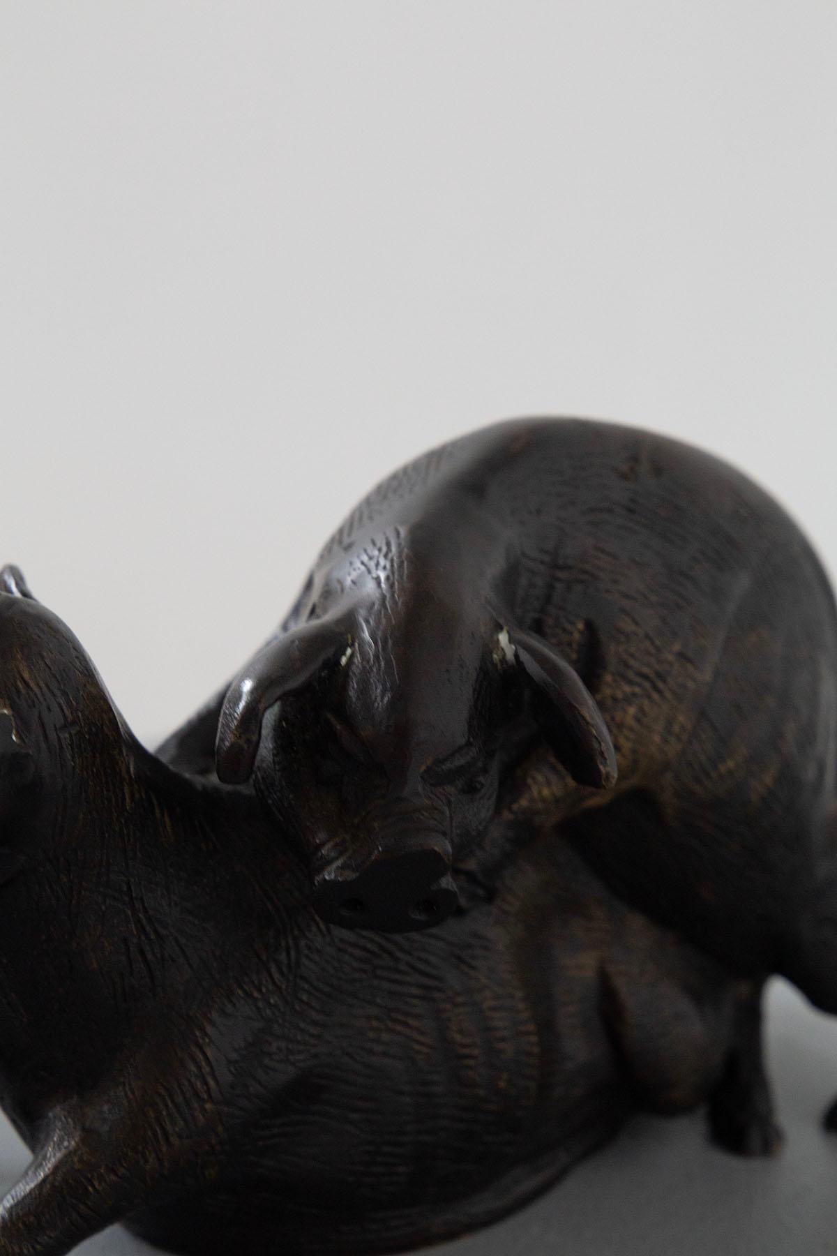 Sculpture en bronze italienne : Deux cochons, artiste en bronze 20e siècle en vente 1