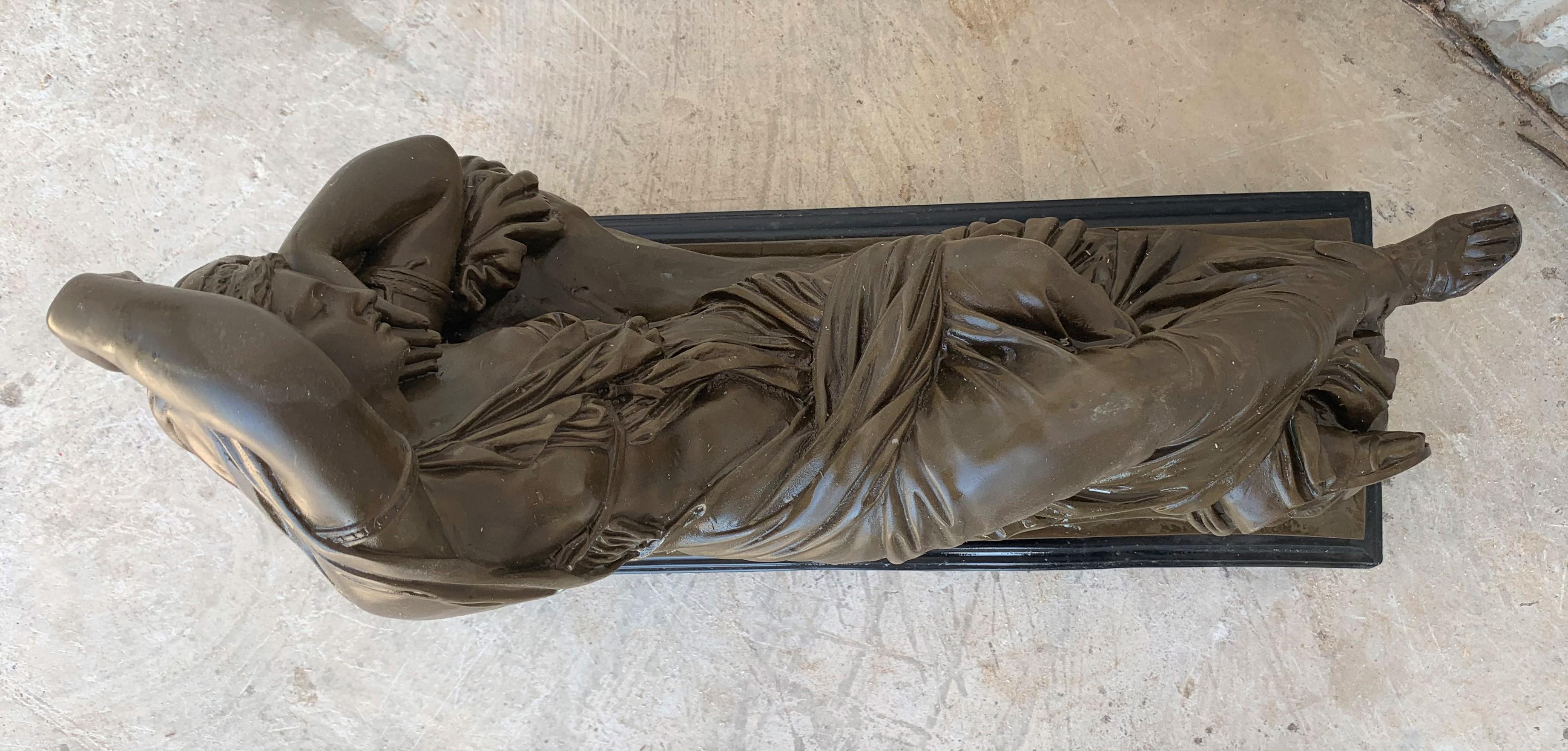 Italian Bronze Tuscany Neoclassical Style Sculpture Featuring a Relaxed Woman In Good Condition For Sale In Miami, FL