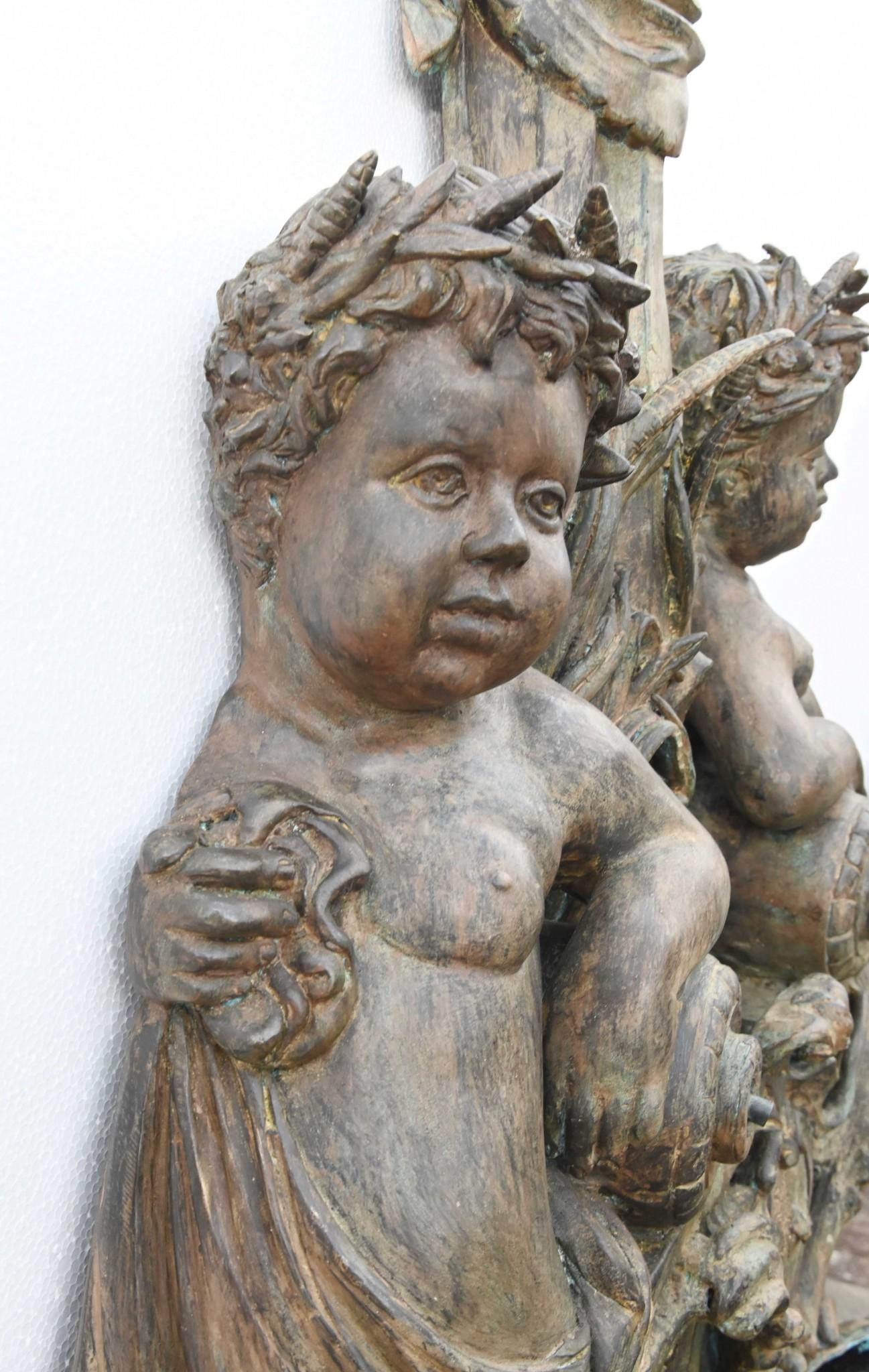 Italienischer Bronze-Wandbrunnen Cherub, klassisches Garten-Wasserelement aus Bronze im Angebot 7