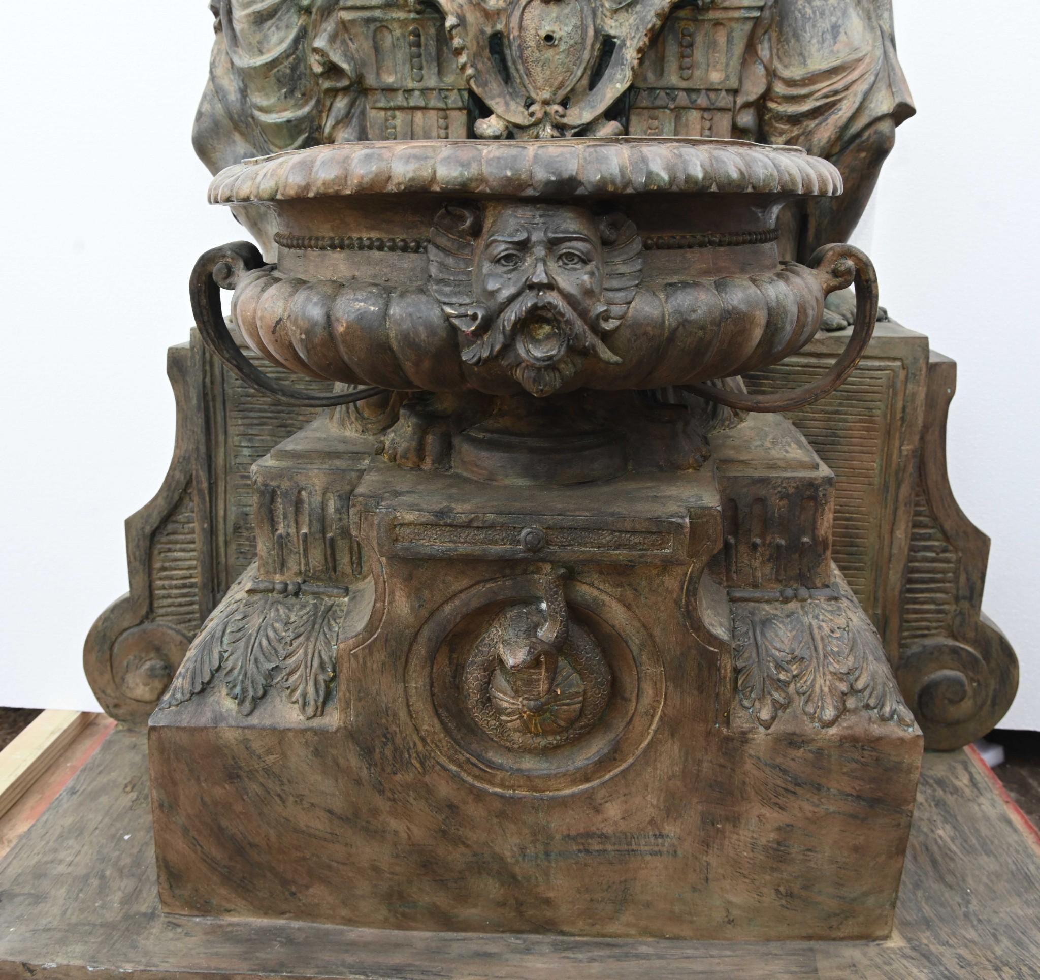 Italienischer Bronze-Wandbrunnen Cherub, klassisches Garten-Wasserelement aus Bronze im Angebot 15