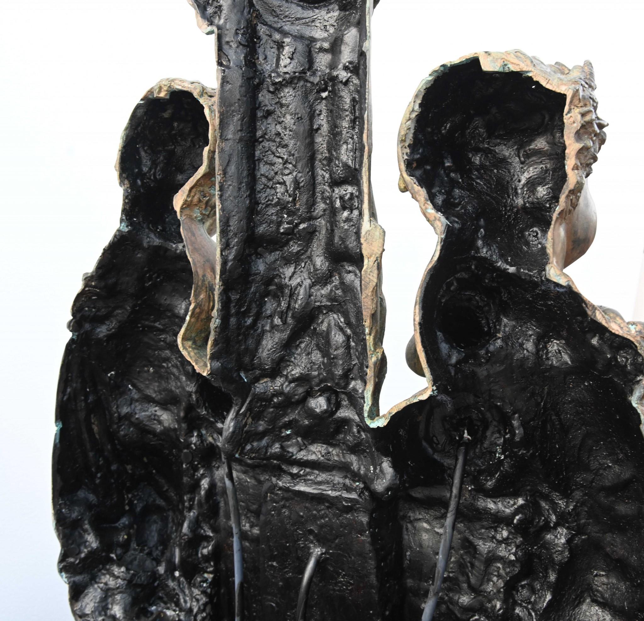 Wunderschöner klassischer italienischer Wandbrunnen aus Bronze, der auf dem Boden steht
Es hat eine wunderbare Verdi gris Patina, die nur durch Alterung erreicht werden kann.
Dieser Brunnen von beeindruckender Größe hat zwei Putten zu beiden Seiten