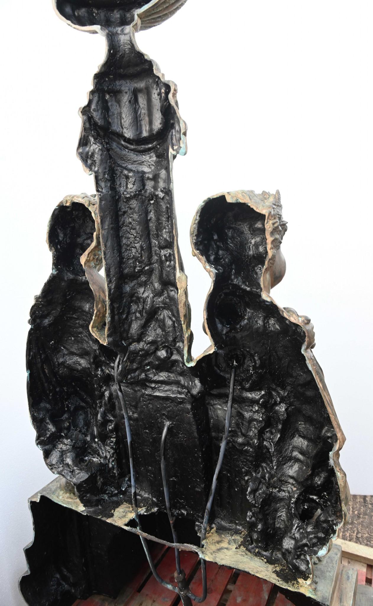 Italienischer Bronze-Wandbrunnen Cherub, klassisches Garten-Wasserelement aus Bronze (Ende des 20. Jahrhunderts) im Angebot