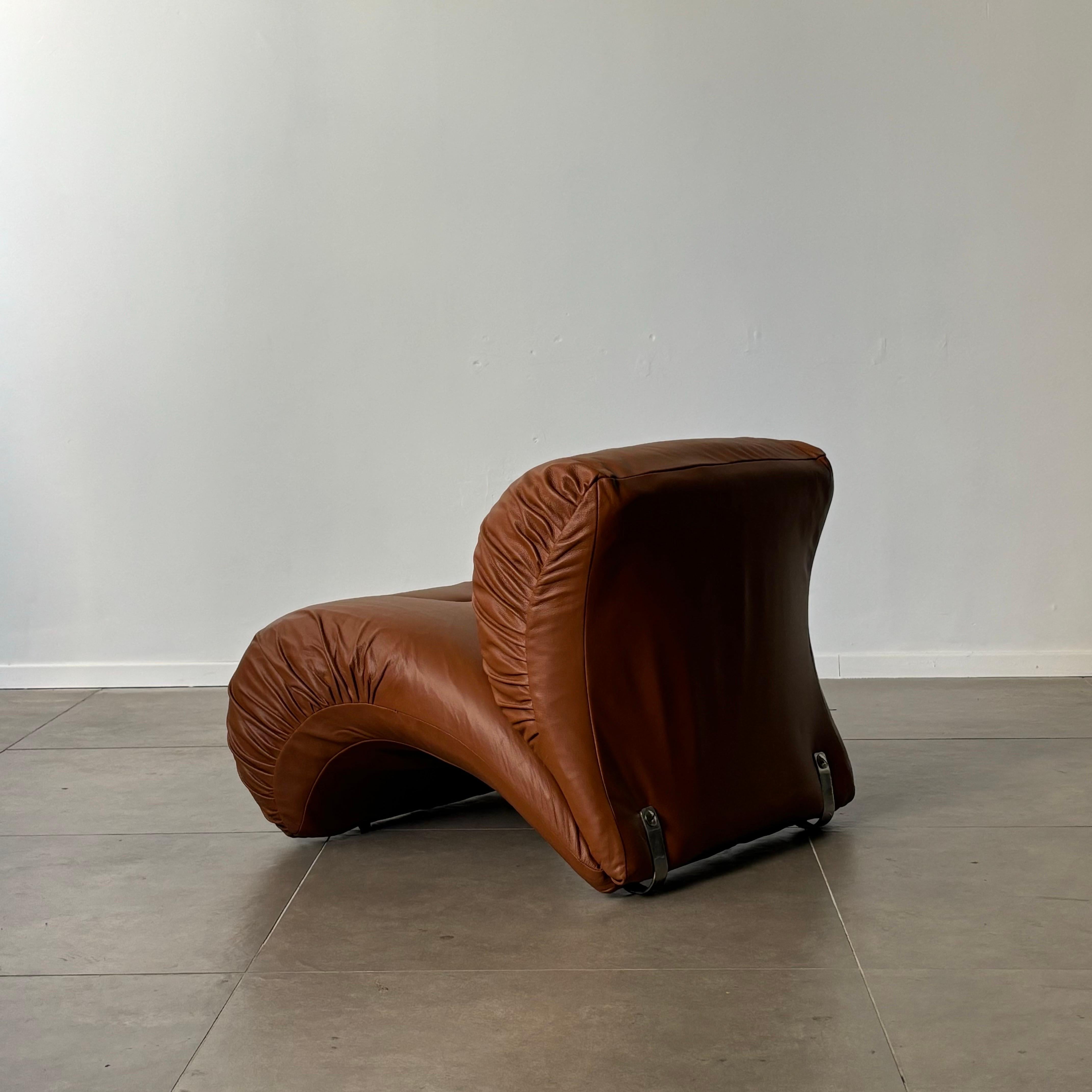 Italian brown aniline leather lounge chair, 1970s In Excellent Condition In Tel Aviv-Yafo, Tel Aviv District