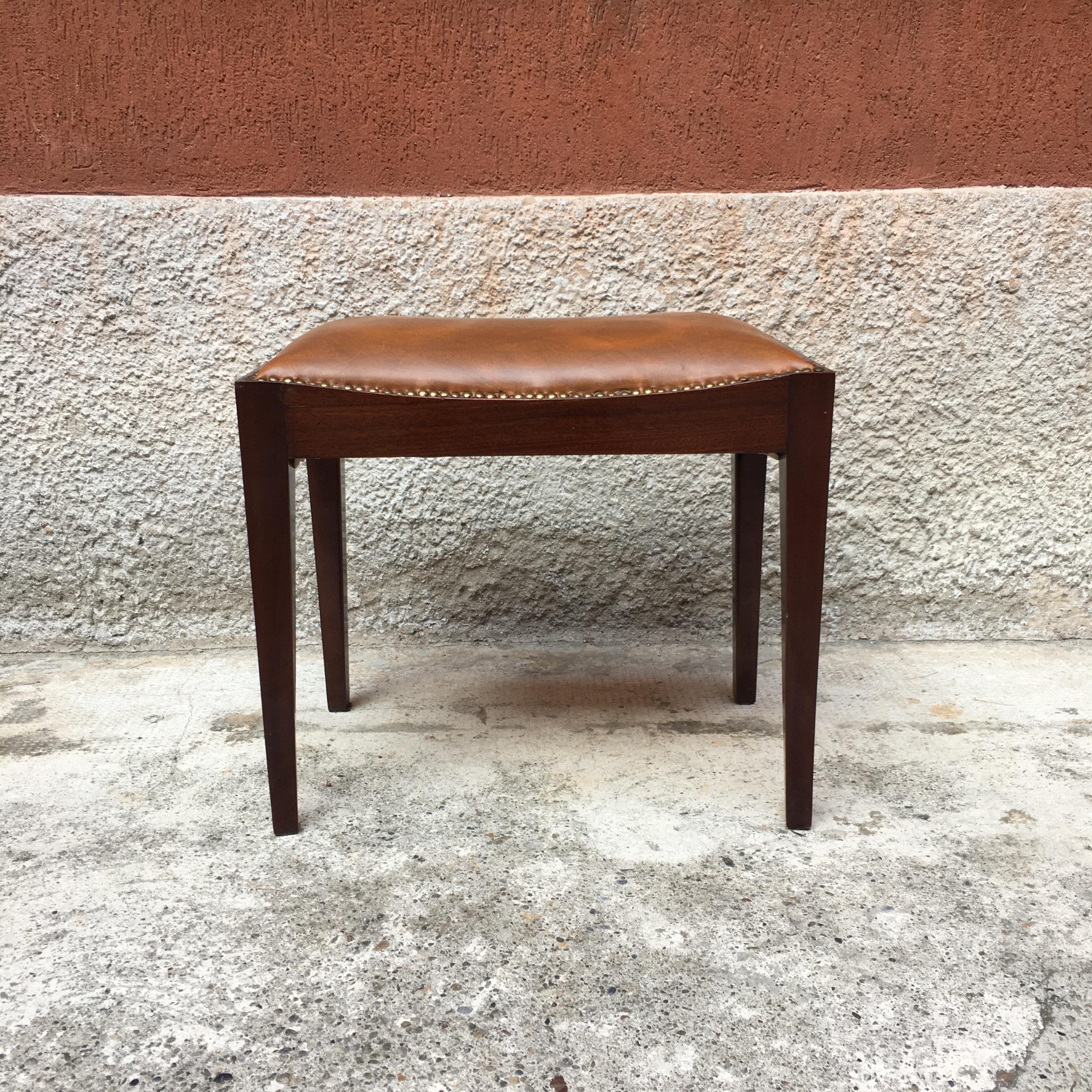 Italian brown leather and dark solid wood pouf, 1960s
Pouf with brown leather seat and dark solid wood frame, with brass studs on the perimeter of the seat
Very good condition.