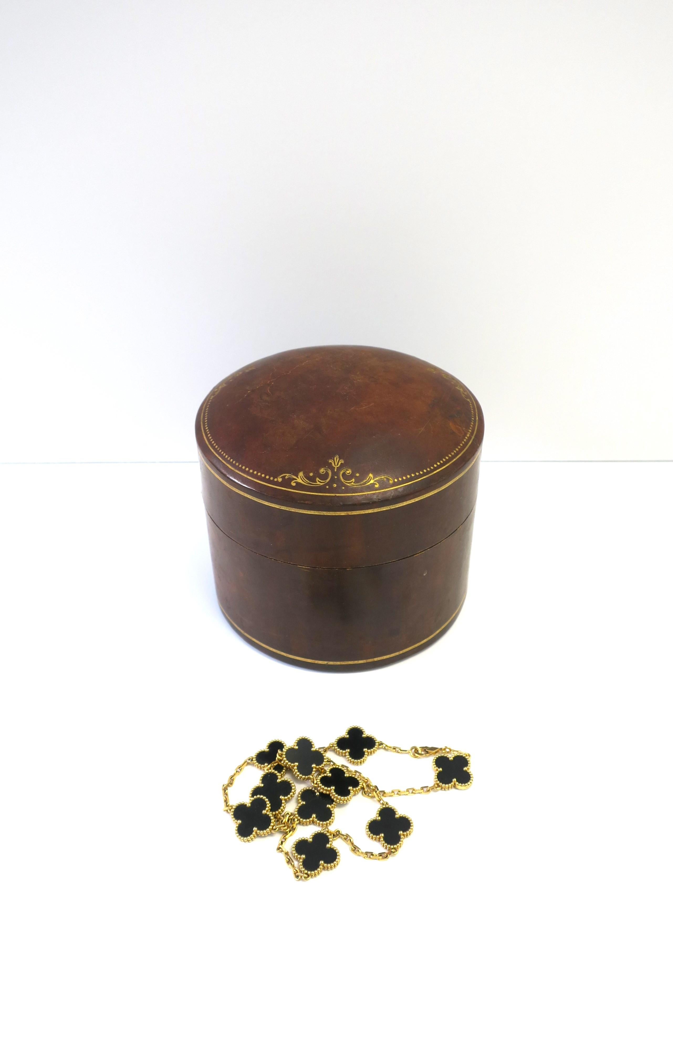 Boîte à bijoux italienne en cuir Brown Bon état - En vente à New York, NY