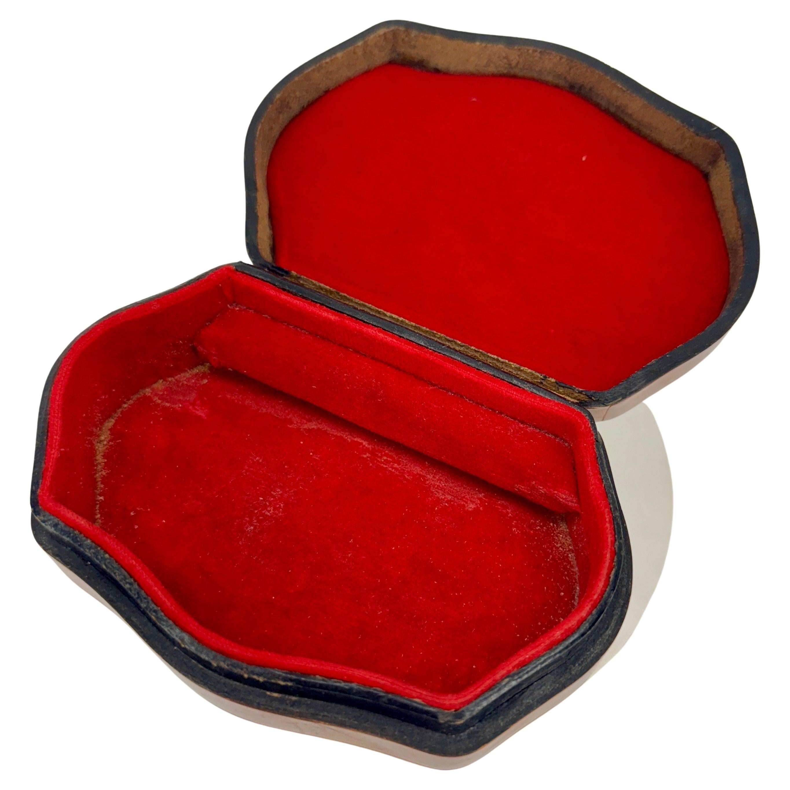 Boîte à bijoux italienne en cuir Brown doublée de velours rouge en vente 5