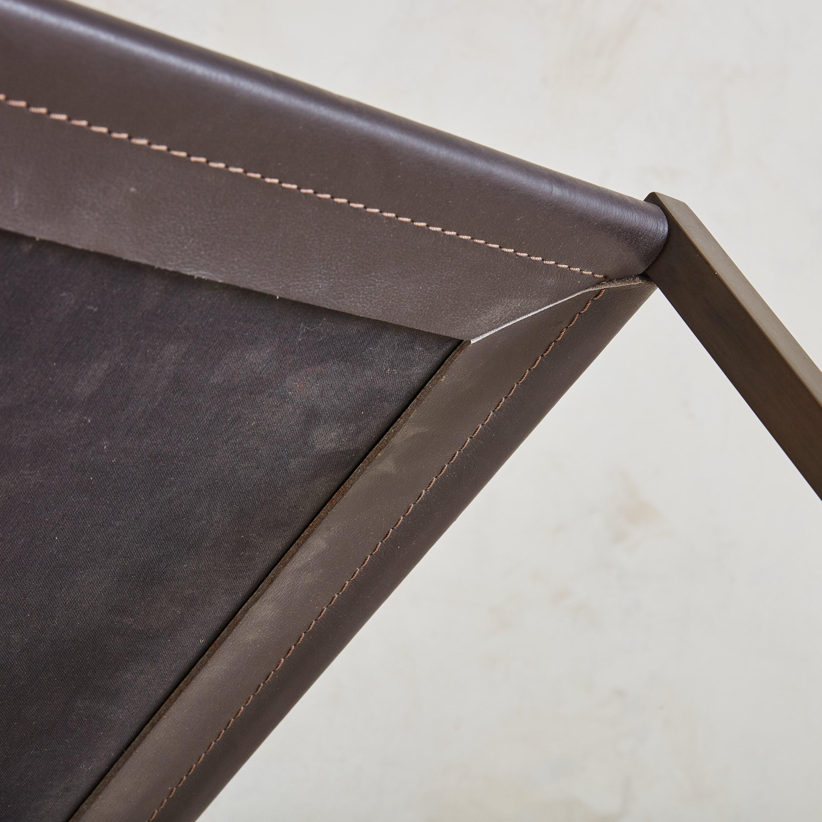 Italienischer quadratischer Couchtisch aus braunem Leder, frühes 21. im Angebot 1