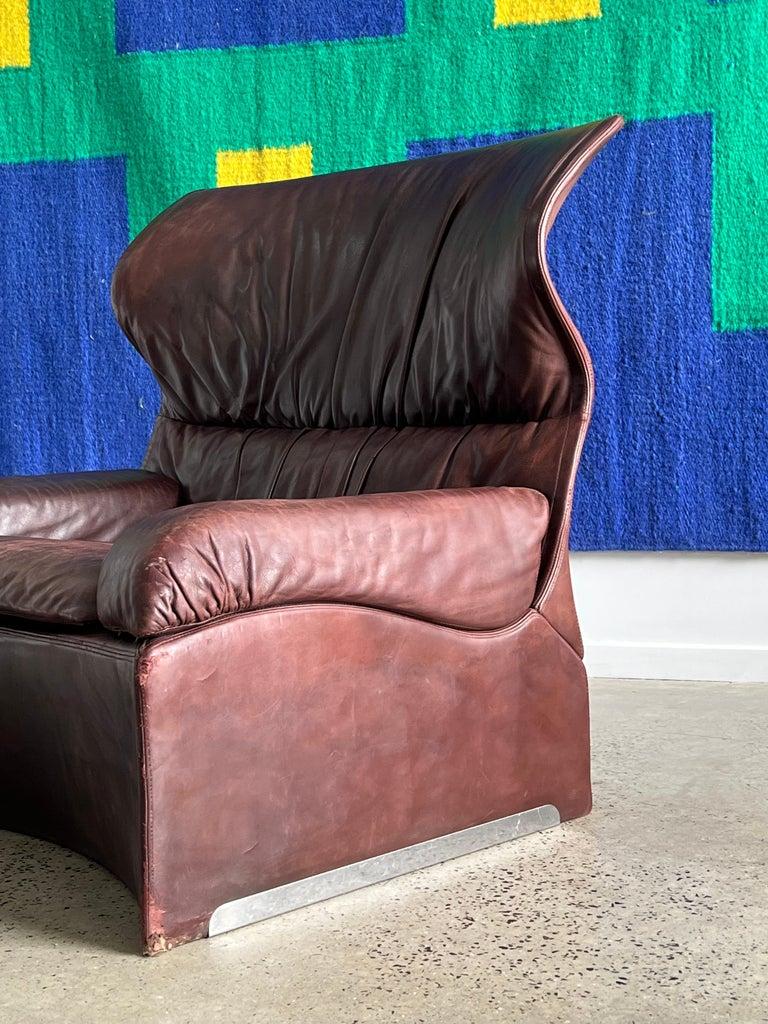 Mid-Century Modern Italian Brown Leather Vela Alta Armchair by Giovanni Offredi for Saporiti 1970 For Sale