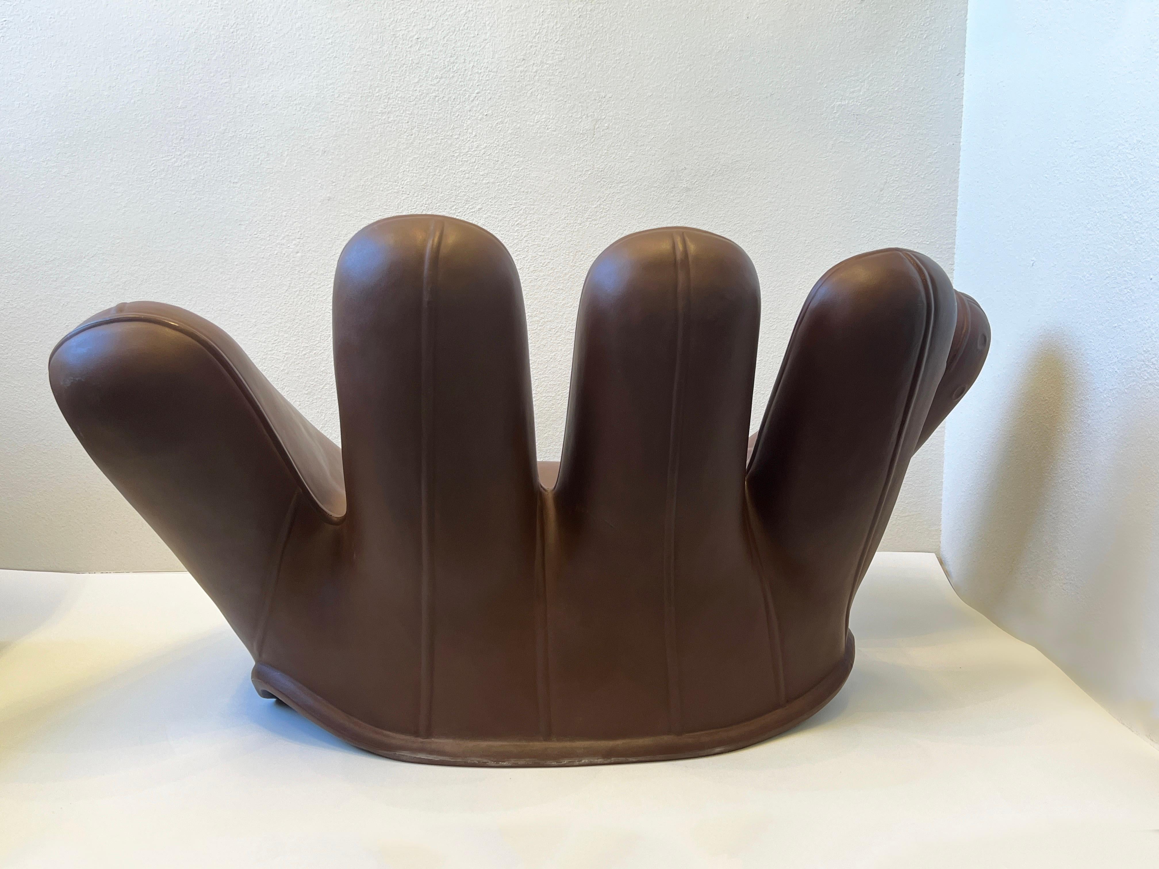 Italienischer italienischer Joe-Stuhl aus braunem Kunststoff von Heller (Gegossen) im Angebot