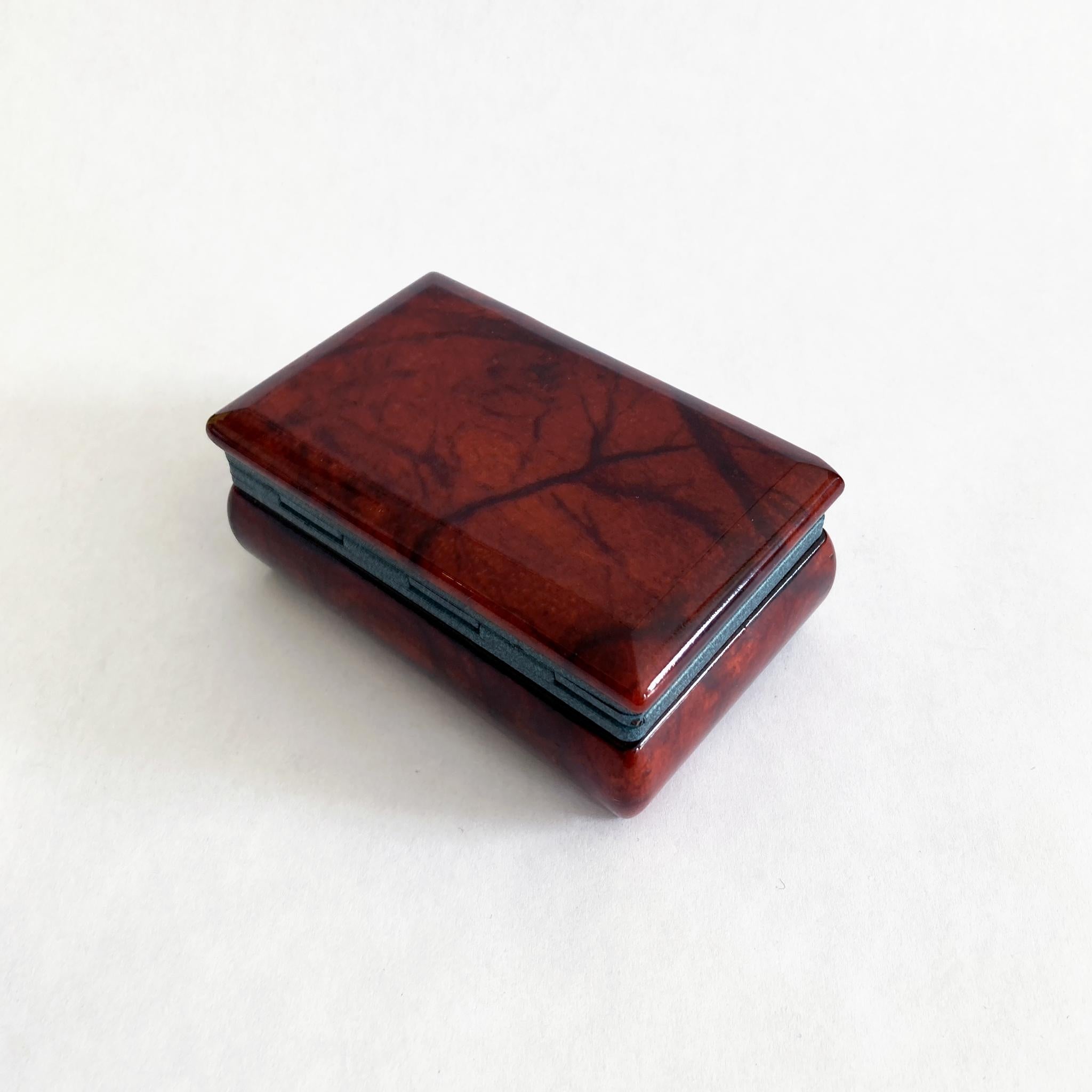 Alabaster Rectangular Hinged Box in Brown Red with Blue Hinge, Italian, 1970s In Good Condition In New York, NY