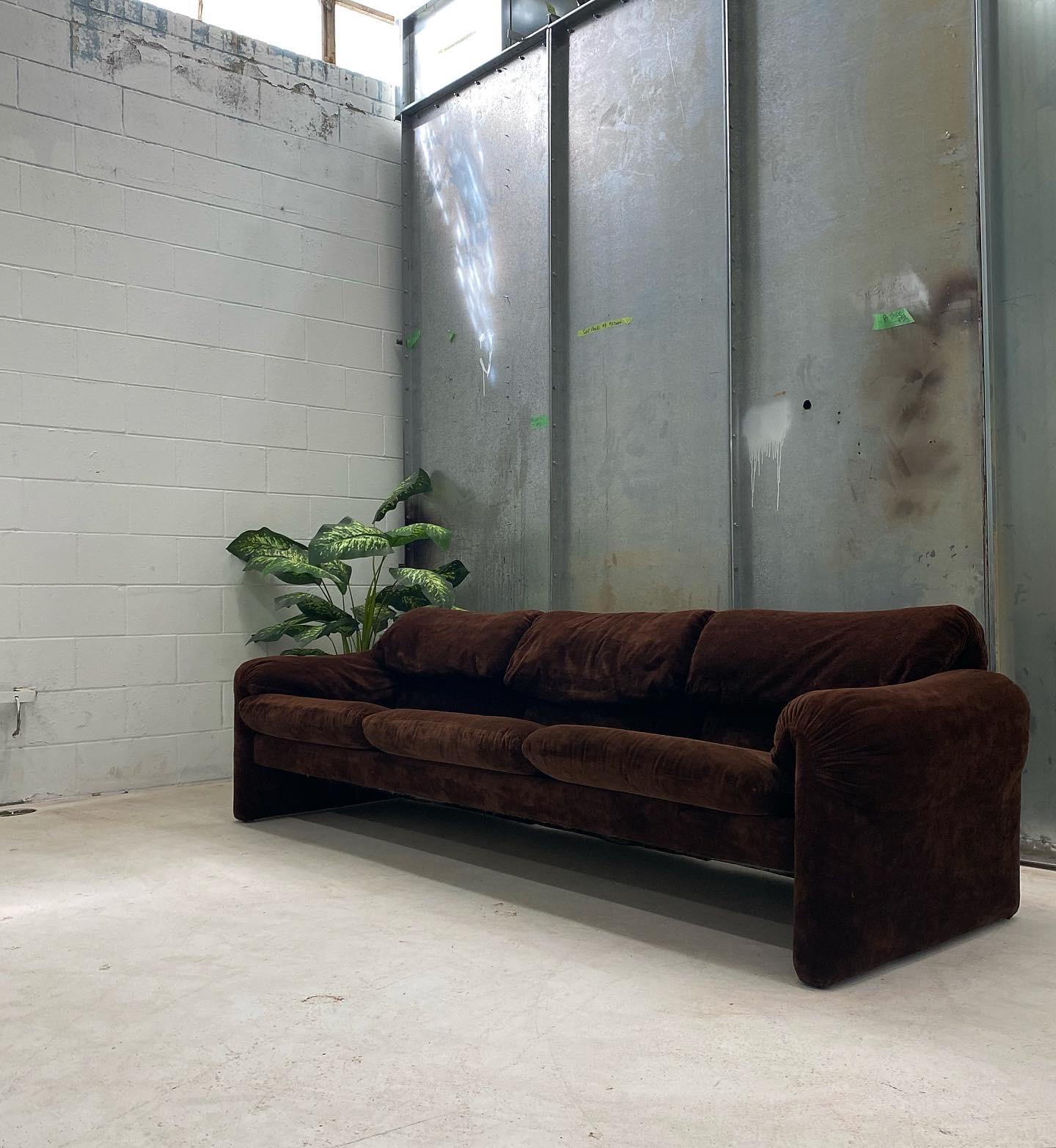 Space Age Italian Brown Velvet 3 - Seater Maralunga Sofa by Magistretti Cassina, 1970s